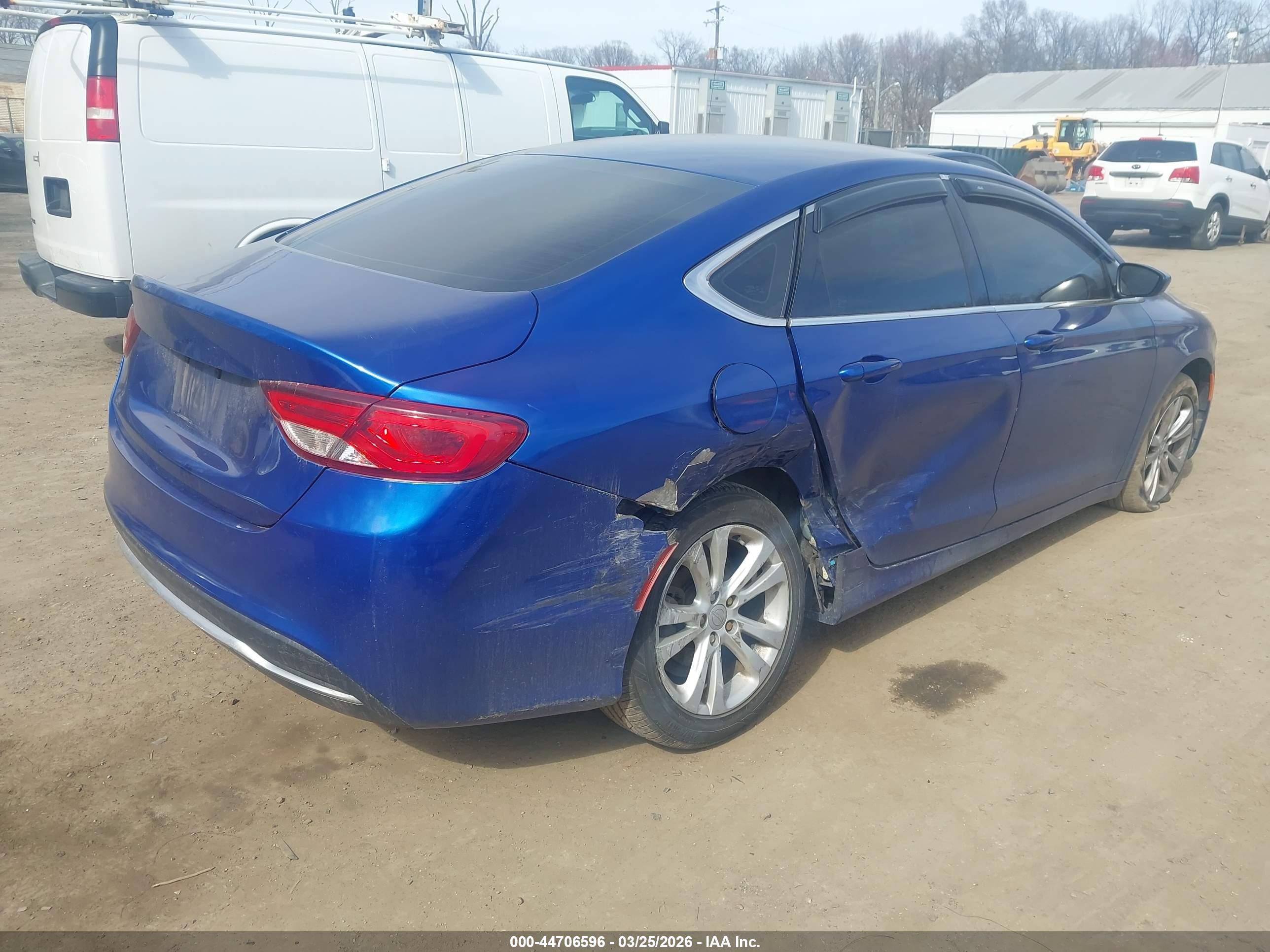 CHRYSLER 200 image 4