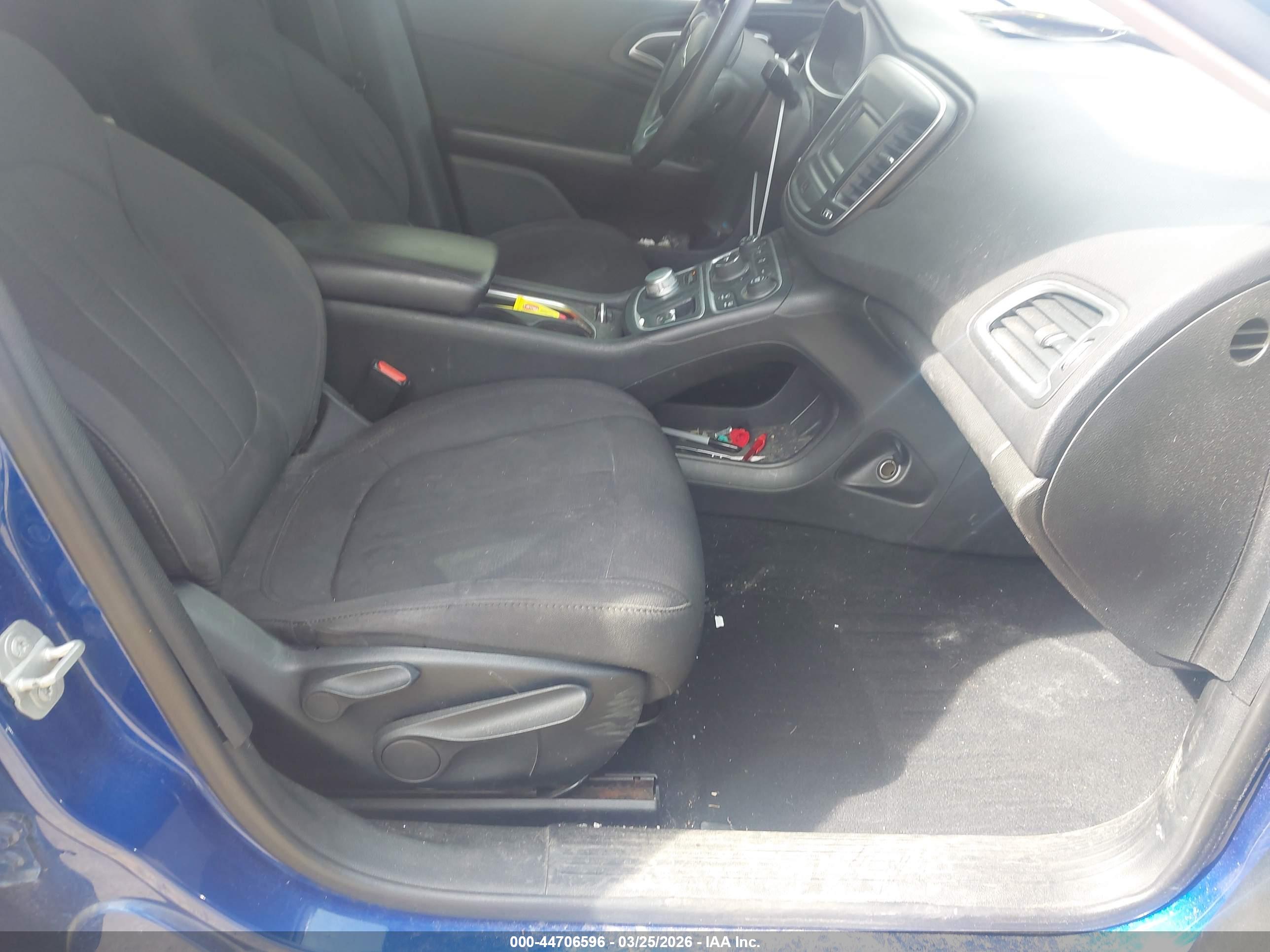 CHRYSLER 200 image 5