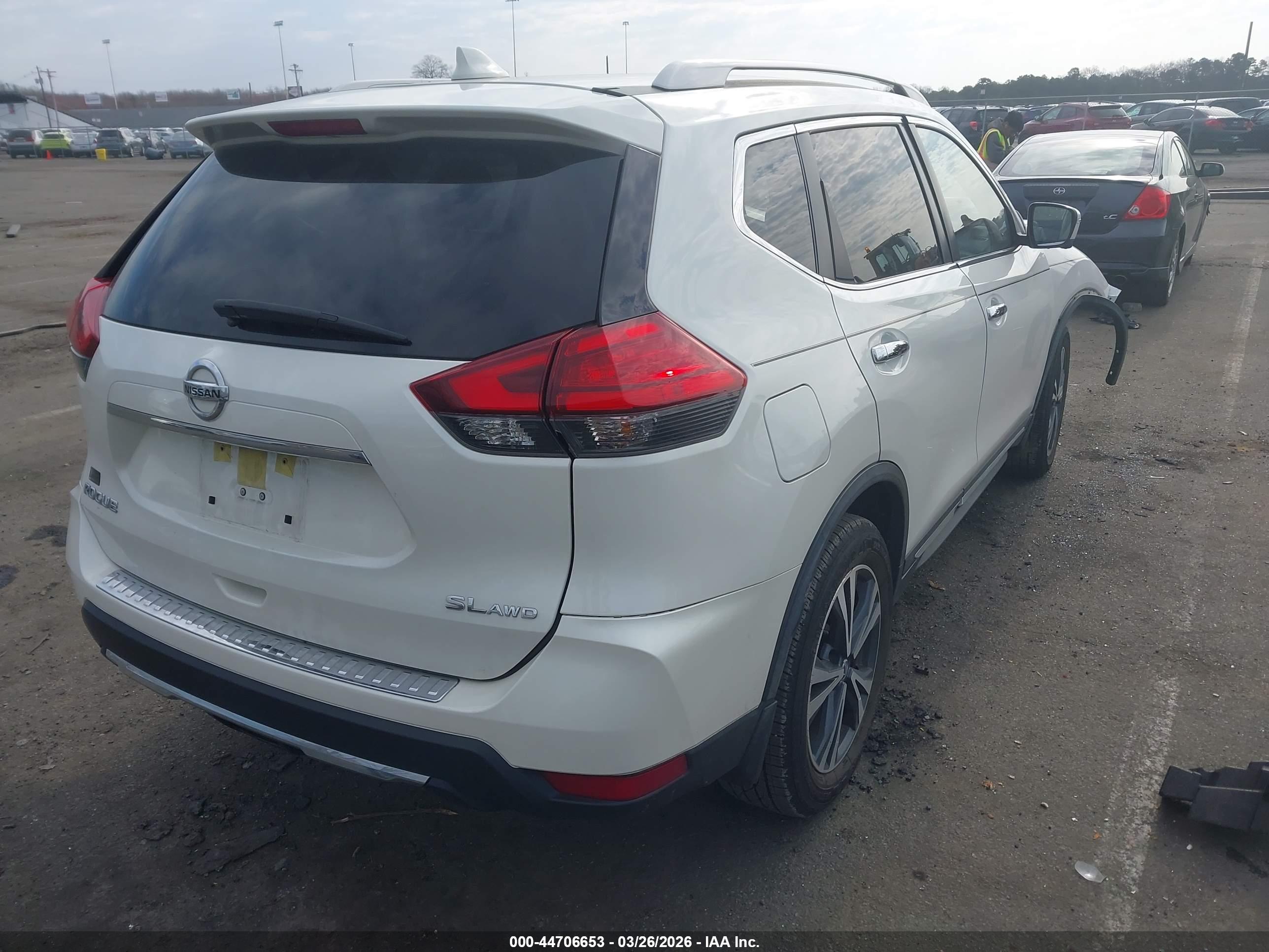 NISSAN ROGUE image 4