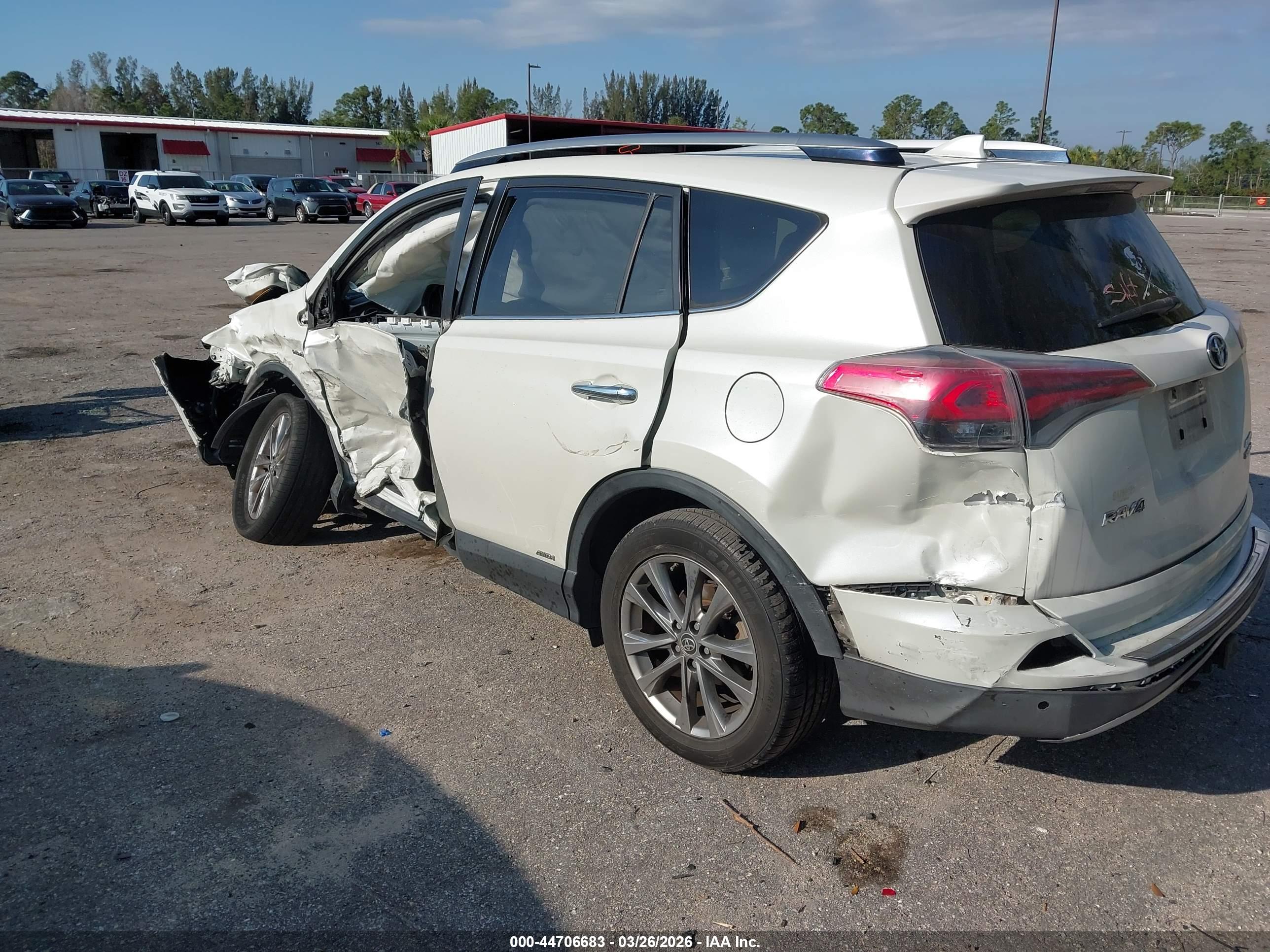 TOYOTA RAV4 image 3
