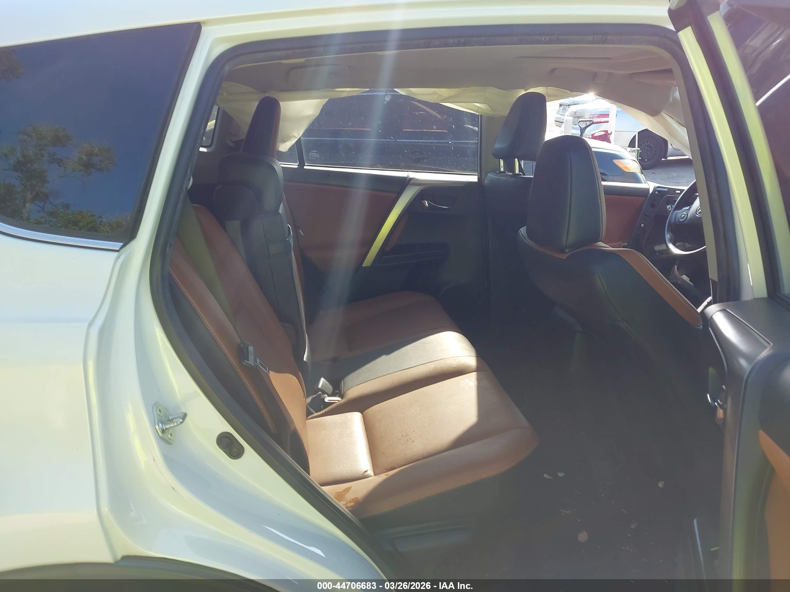 TOYOTA RAV4 image 8