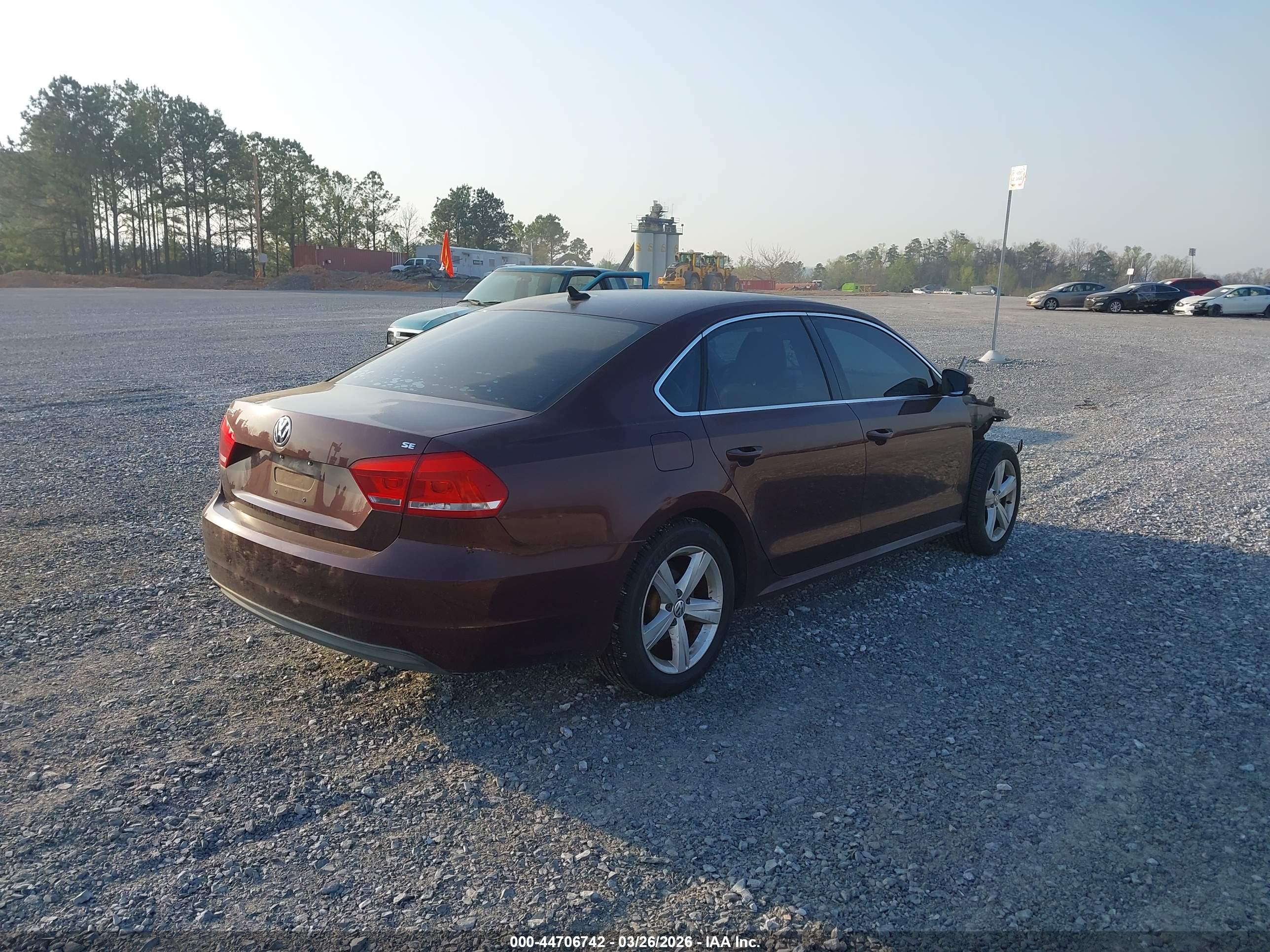 VOLKSWAGEN PASSAT image 4