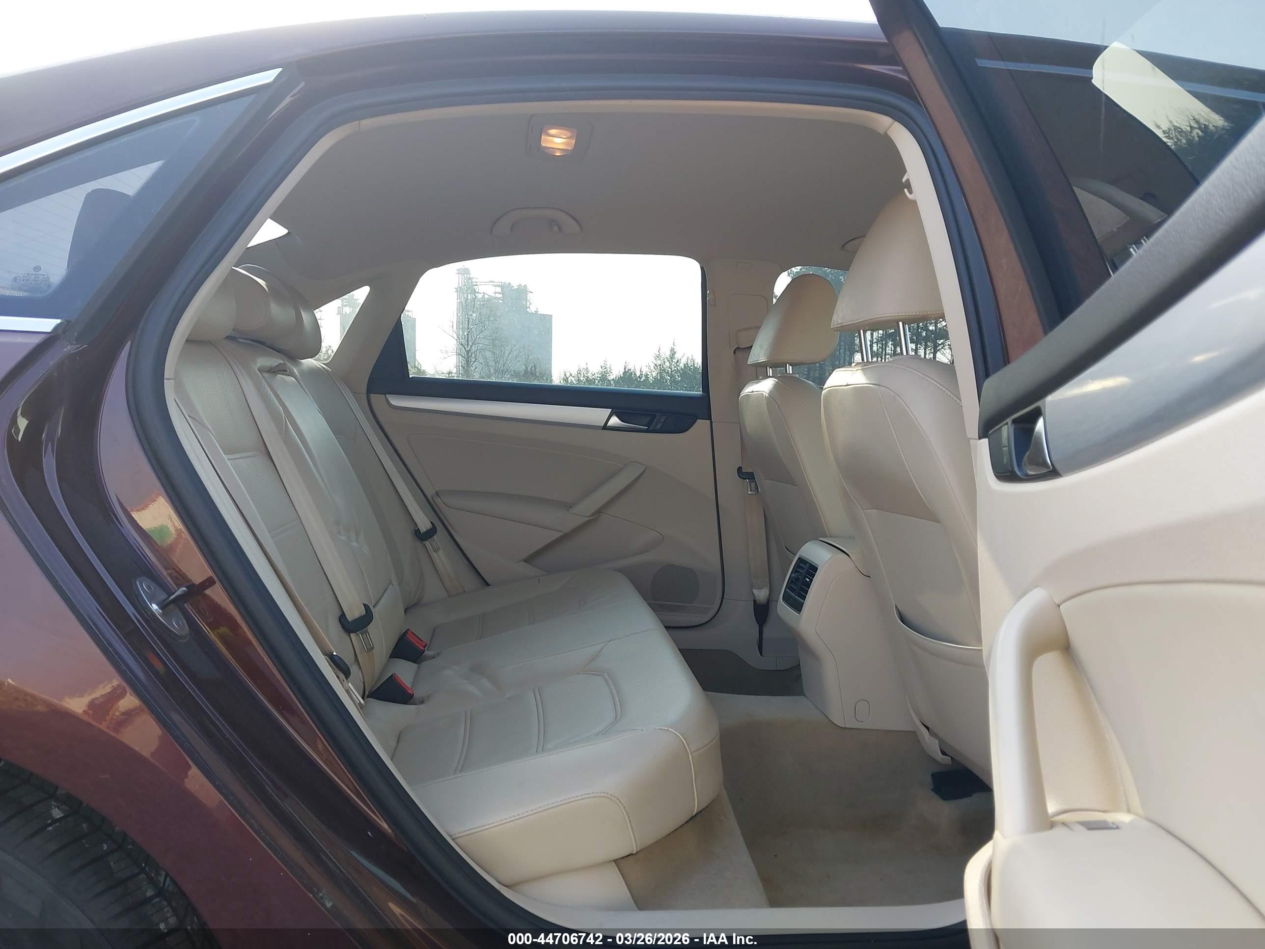 VOLKSWAGEN PASSAT image 8