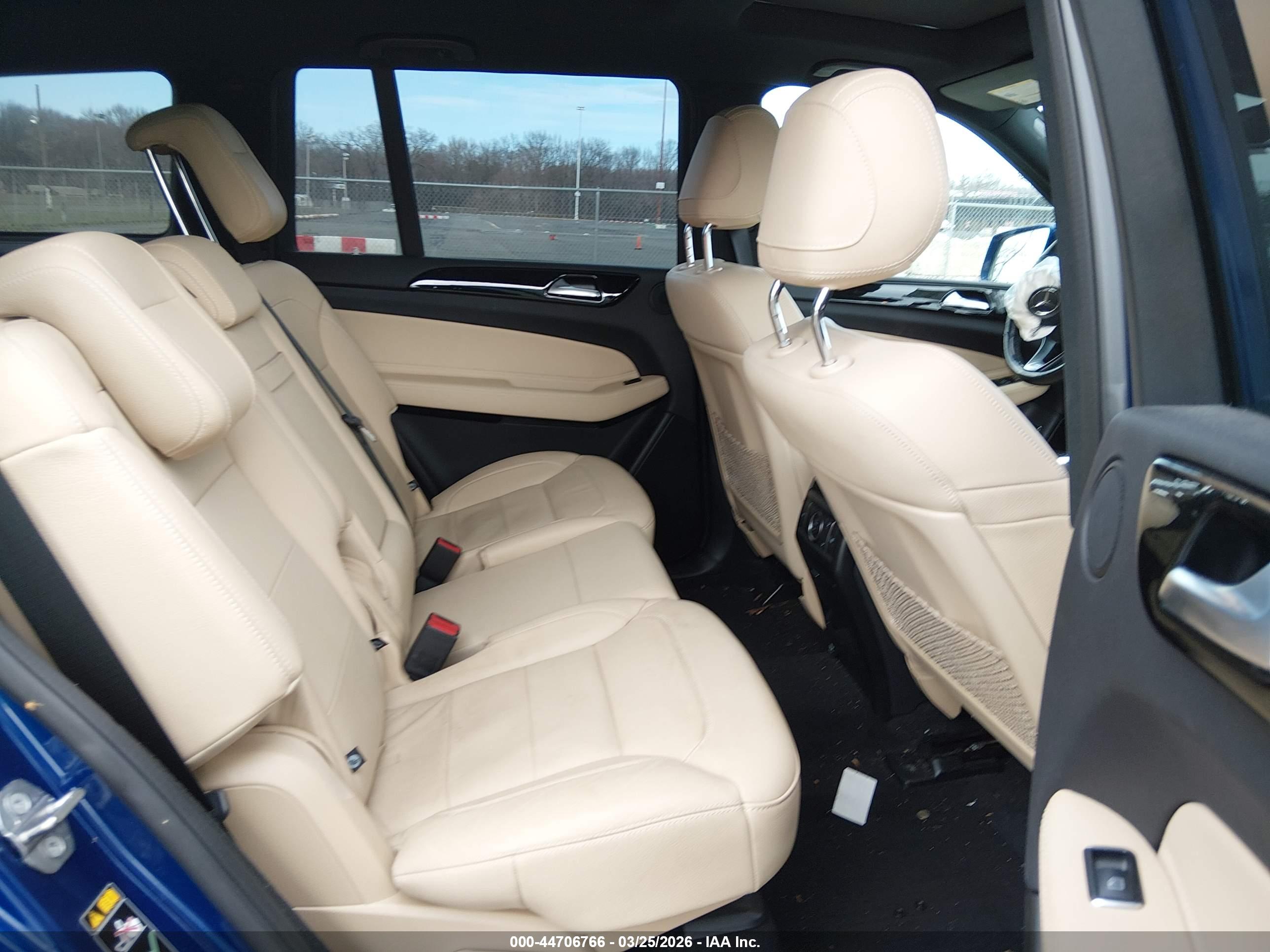MERCEDES-BENZ GLS image 8