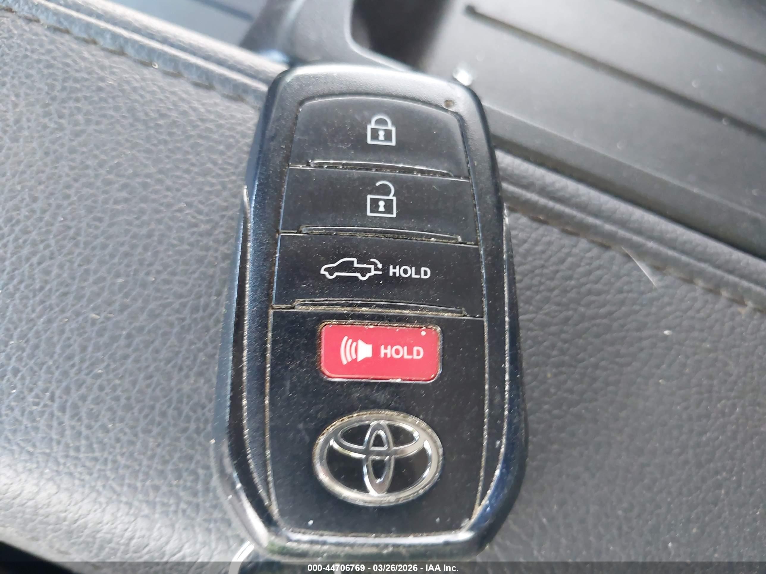 TOYOTA TUNDRA image 11