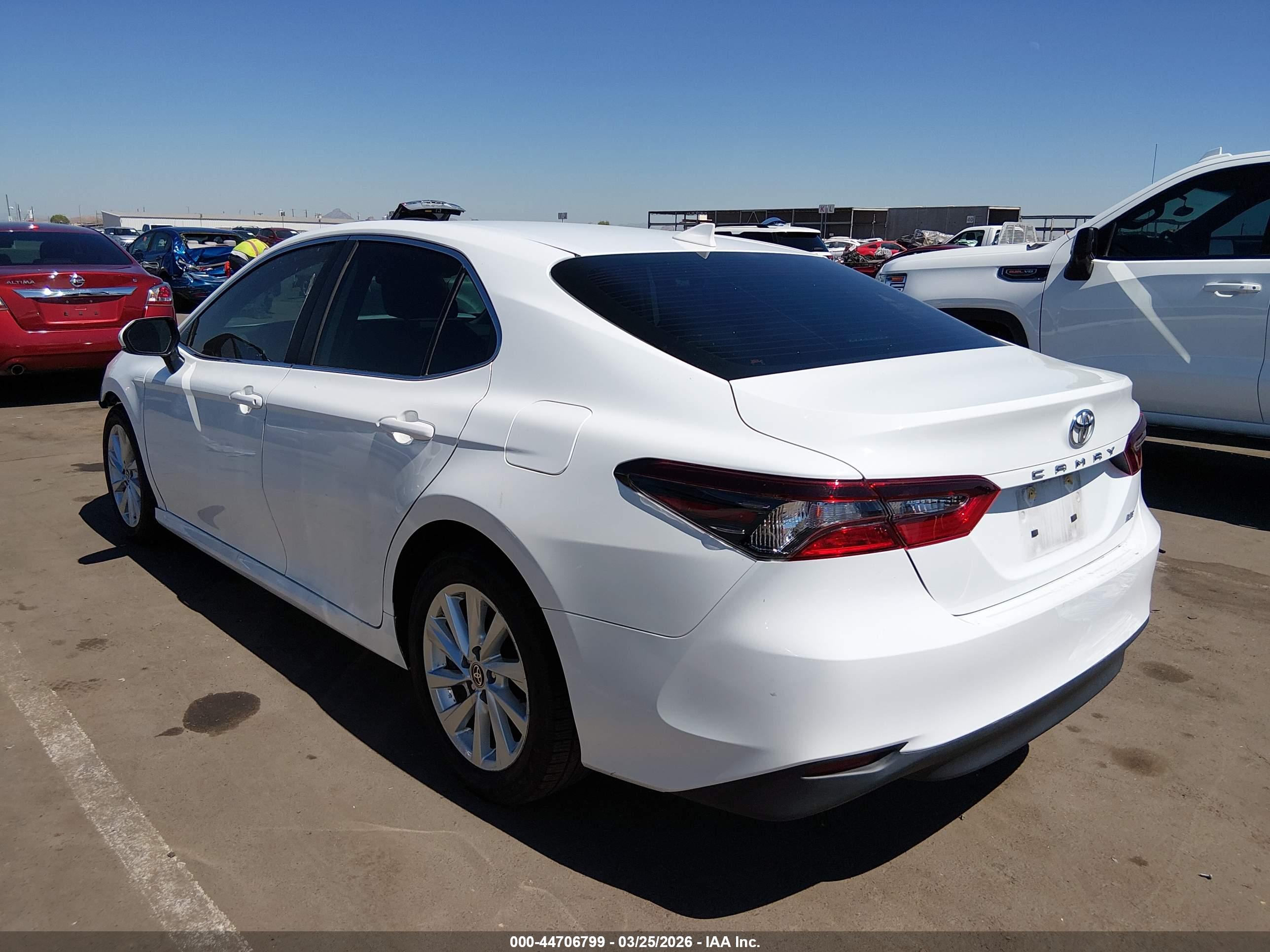TOYOTA CAMRY image 3