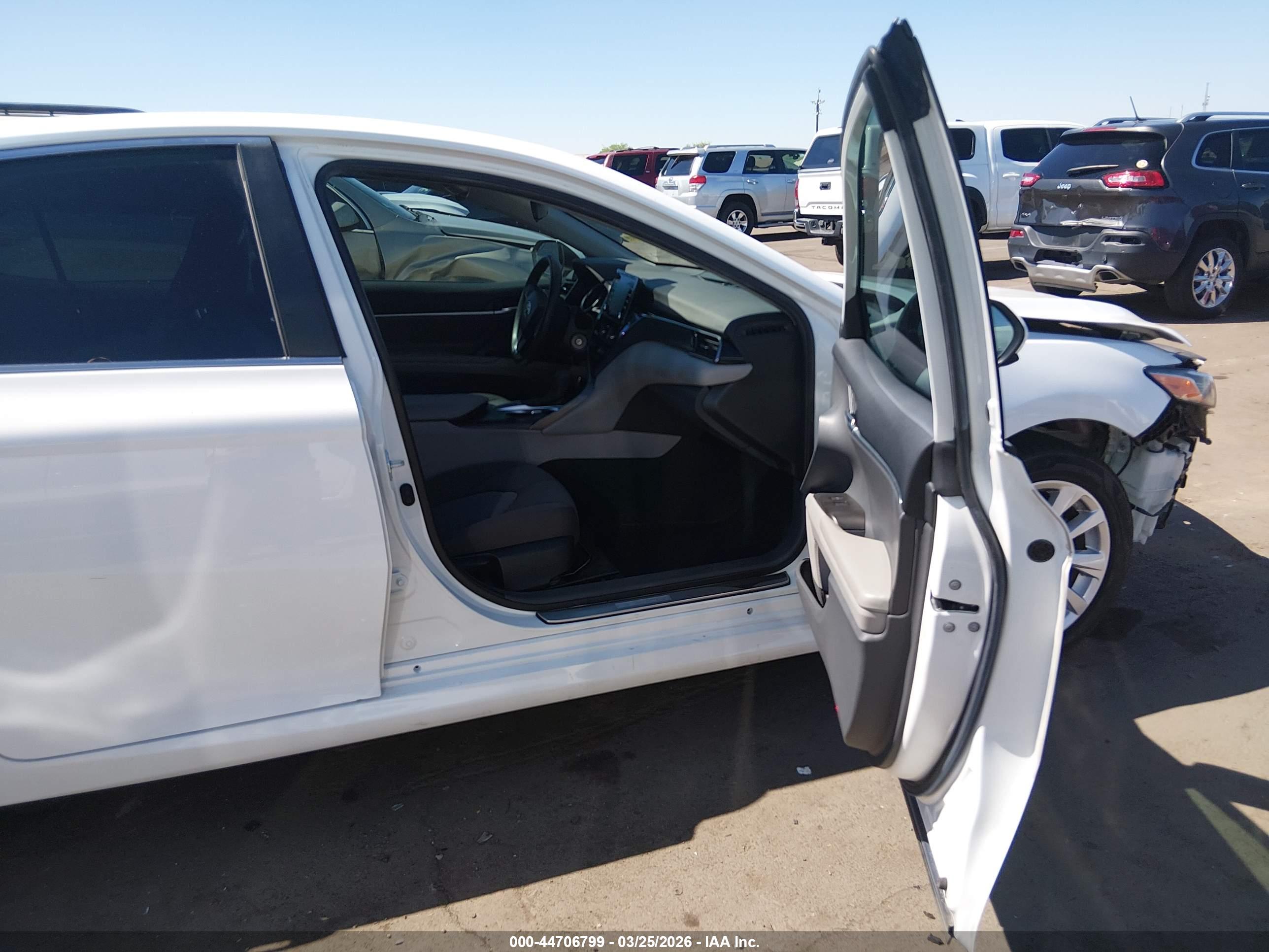 TOYOTA CAMRY image 5