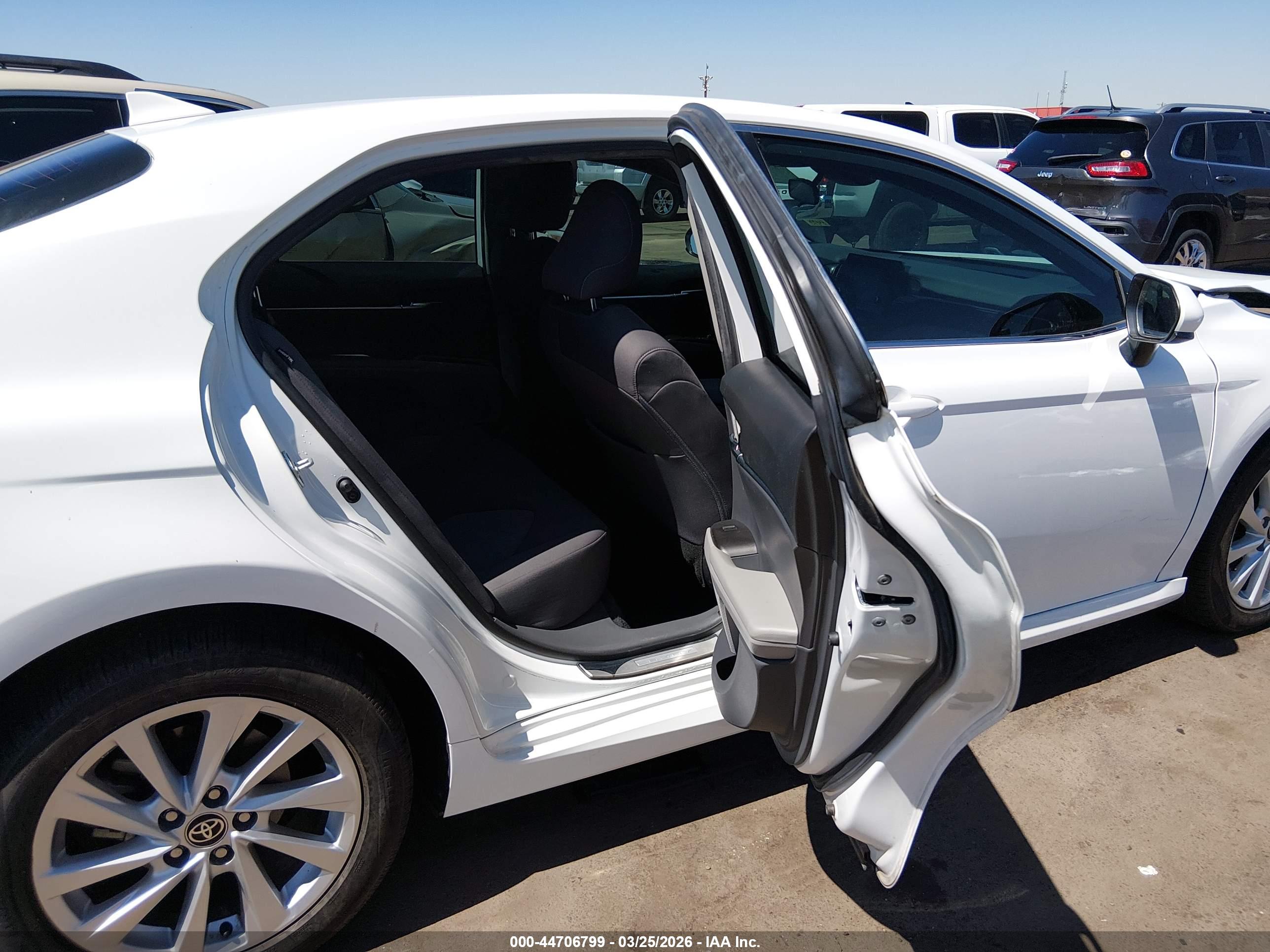 TOYOTA CAMRY image 8