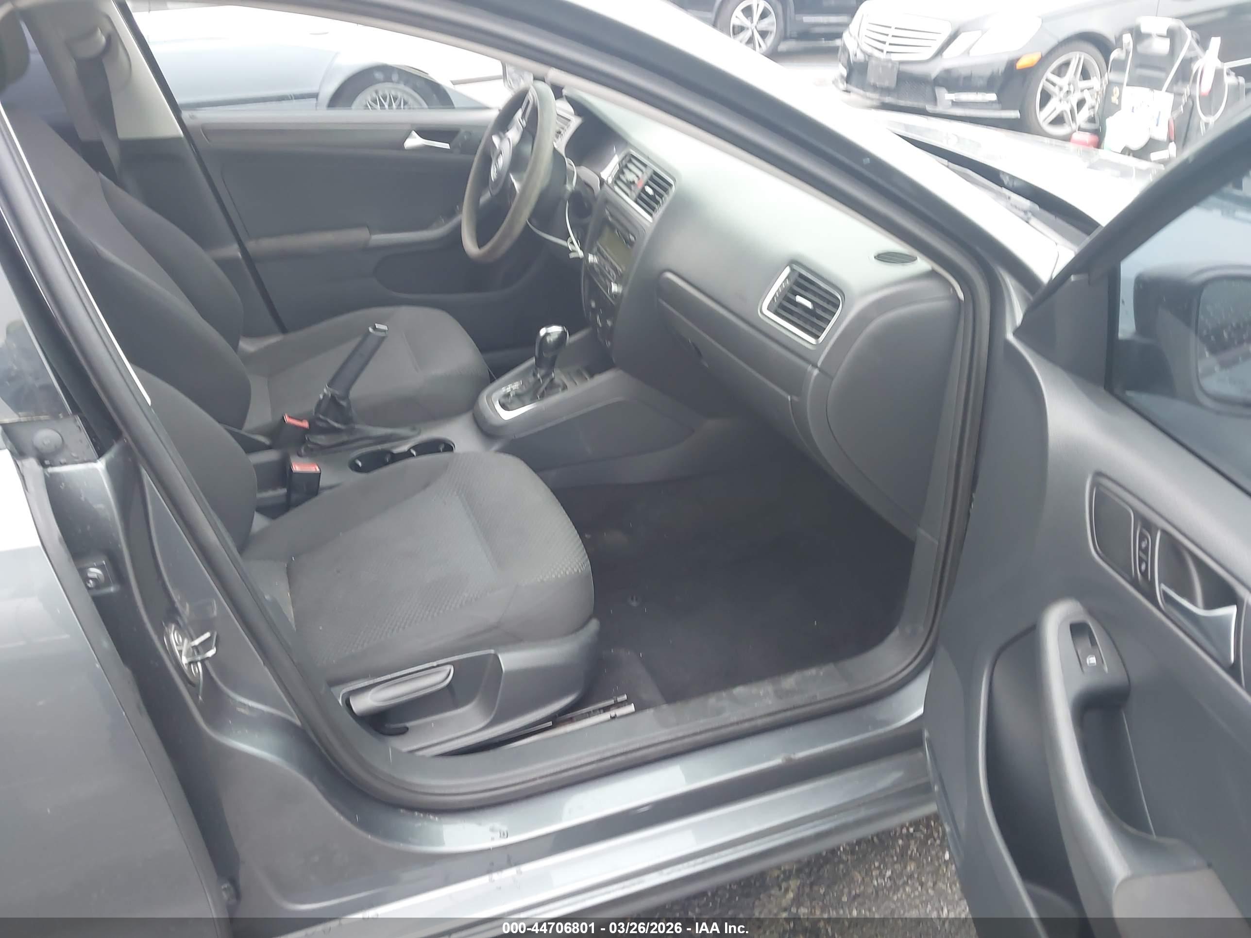 VOLKSWAGEN JETTA image 5