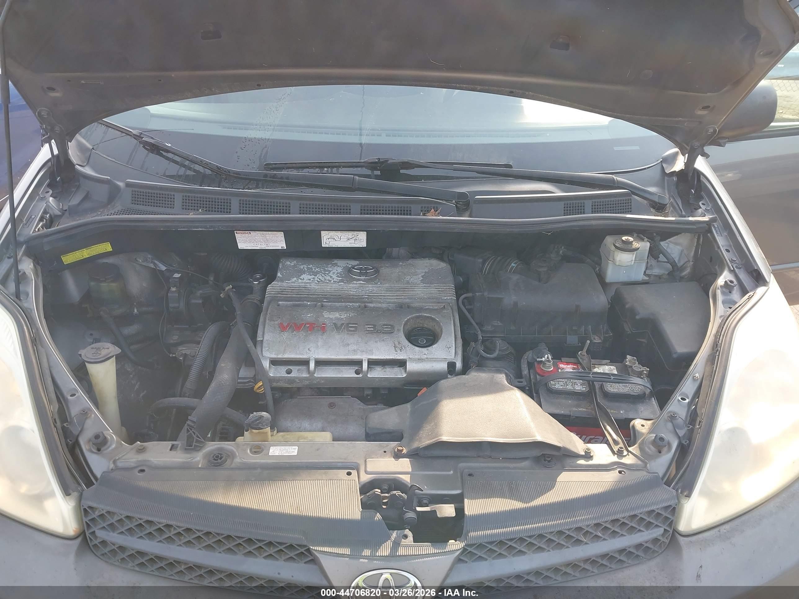 TOYOTA SIENNA image 10