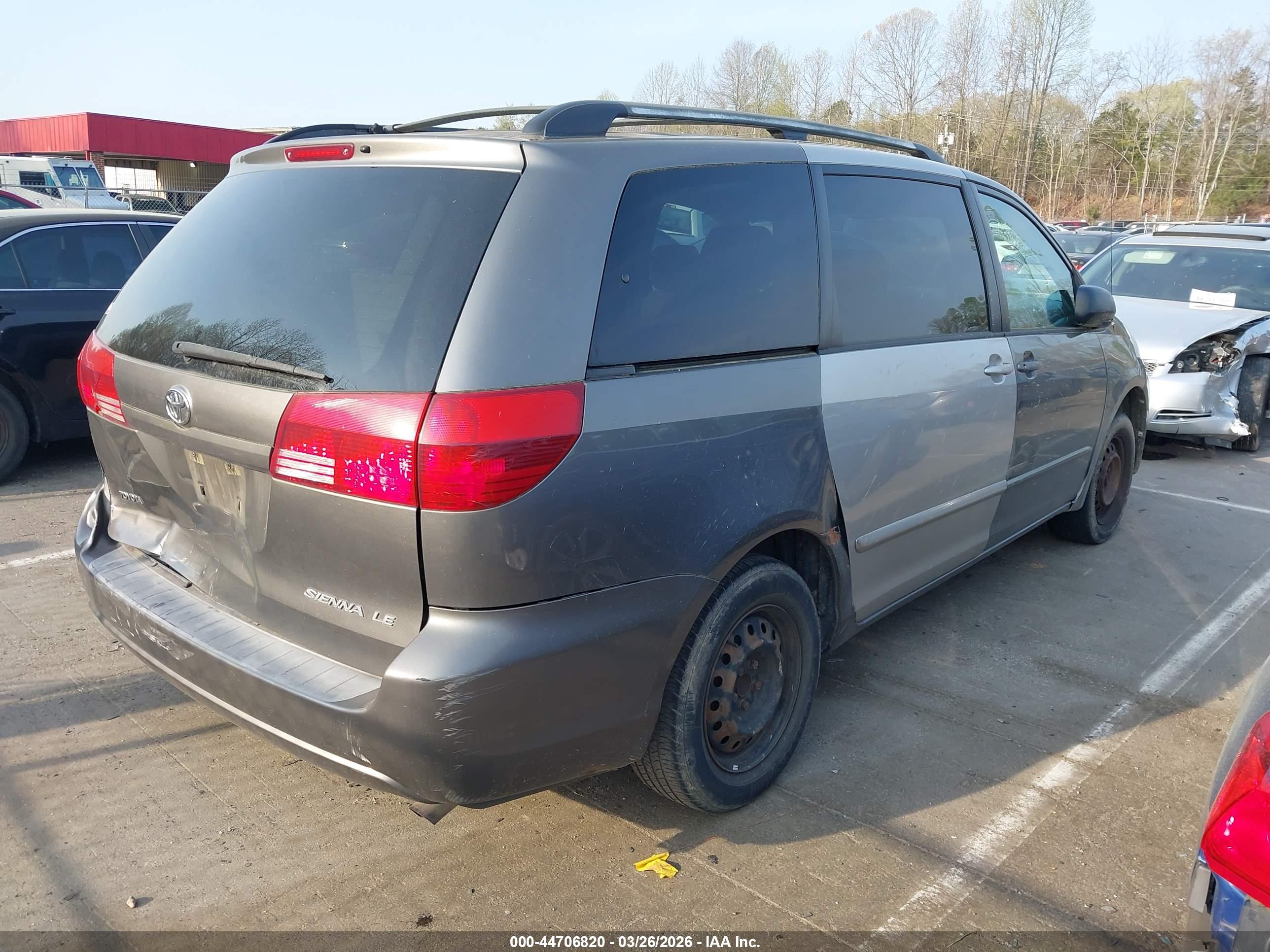 TOYOTA SIENNA image 4