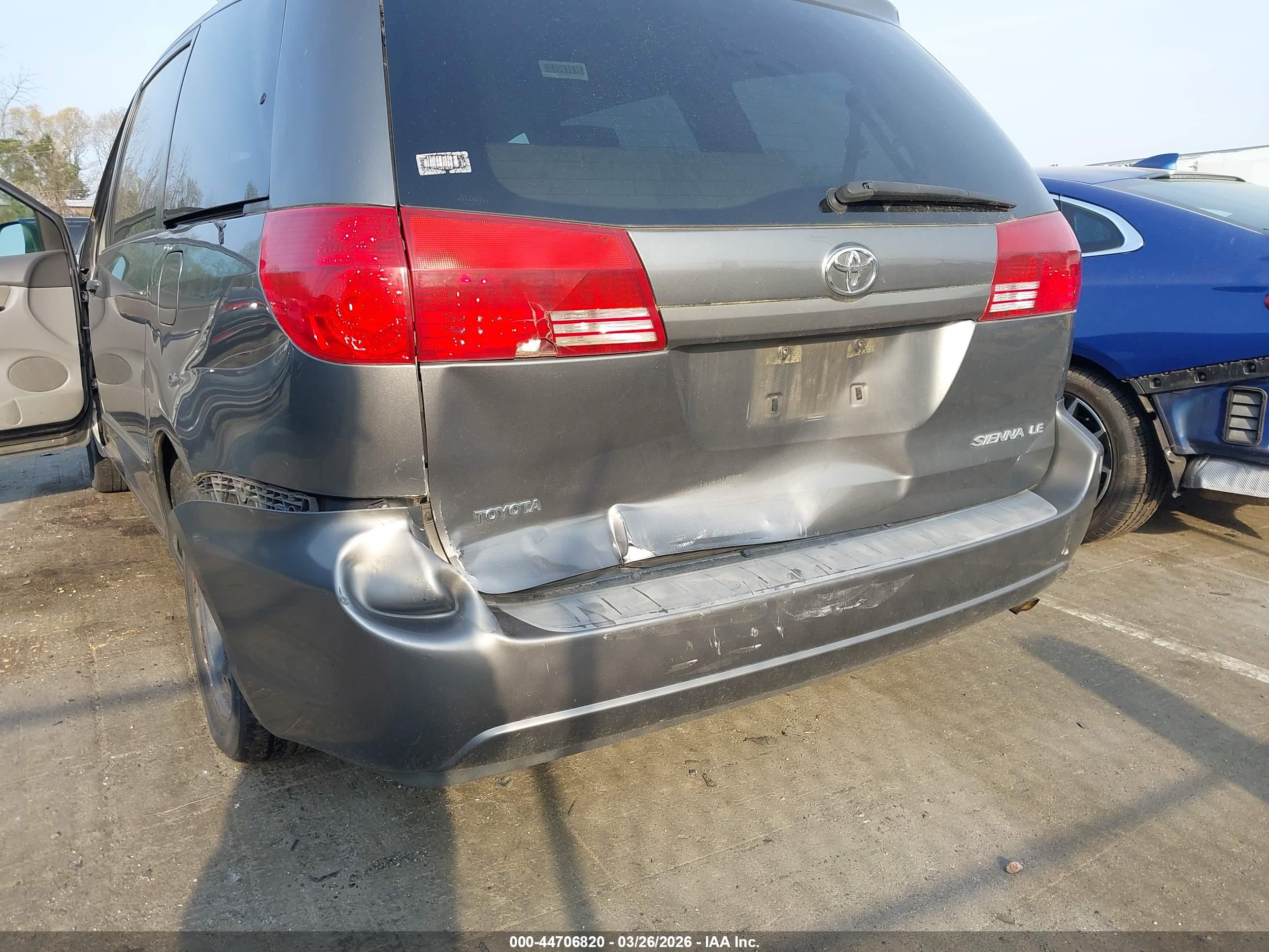 TOYOTA SIENNA image 6