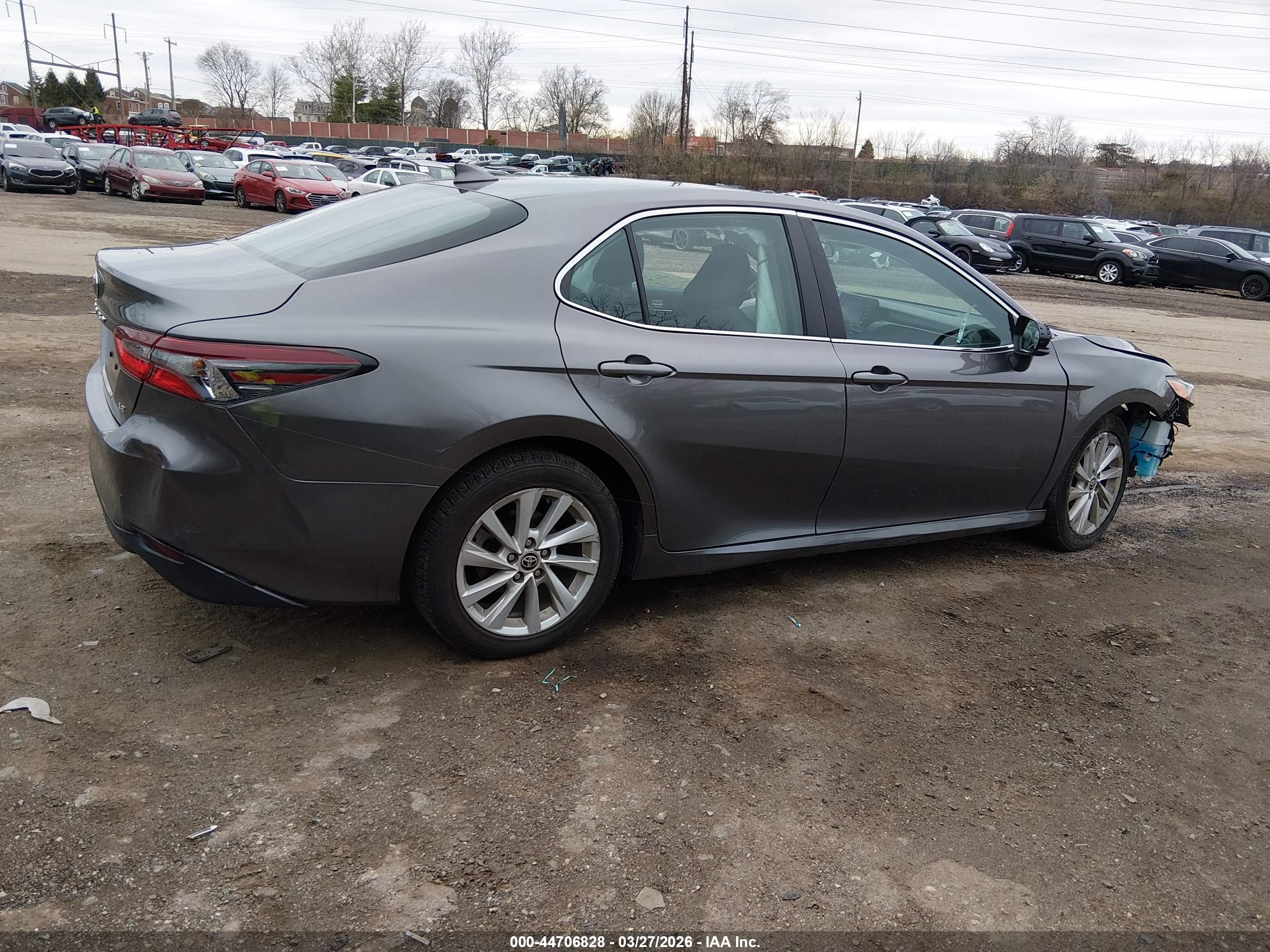 TOYOTA CAMRY image 4