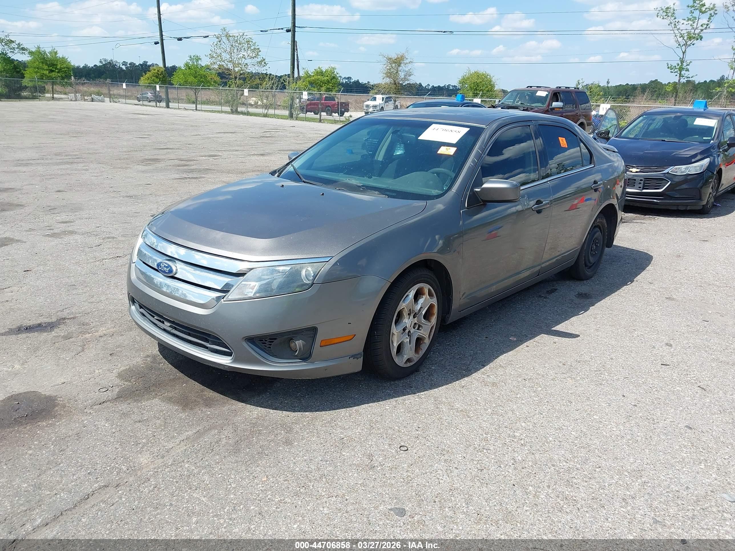 FORD FUSION image 2