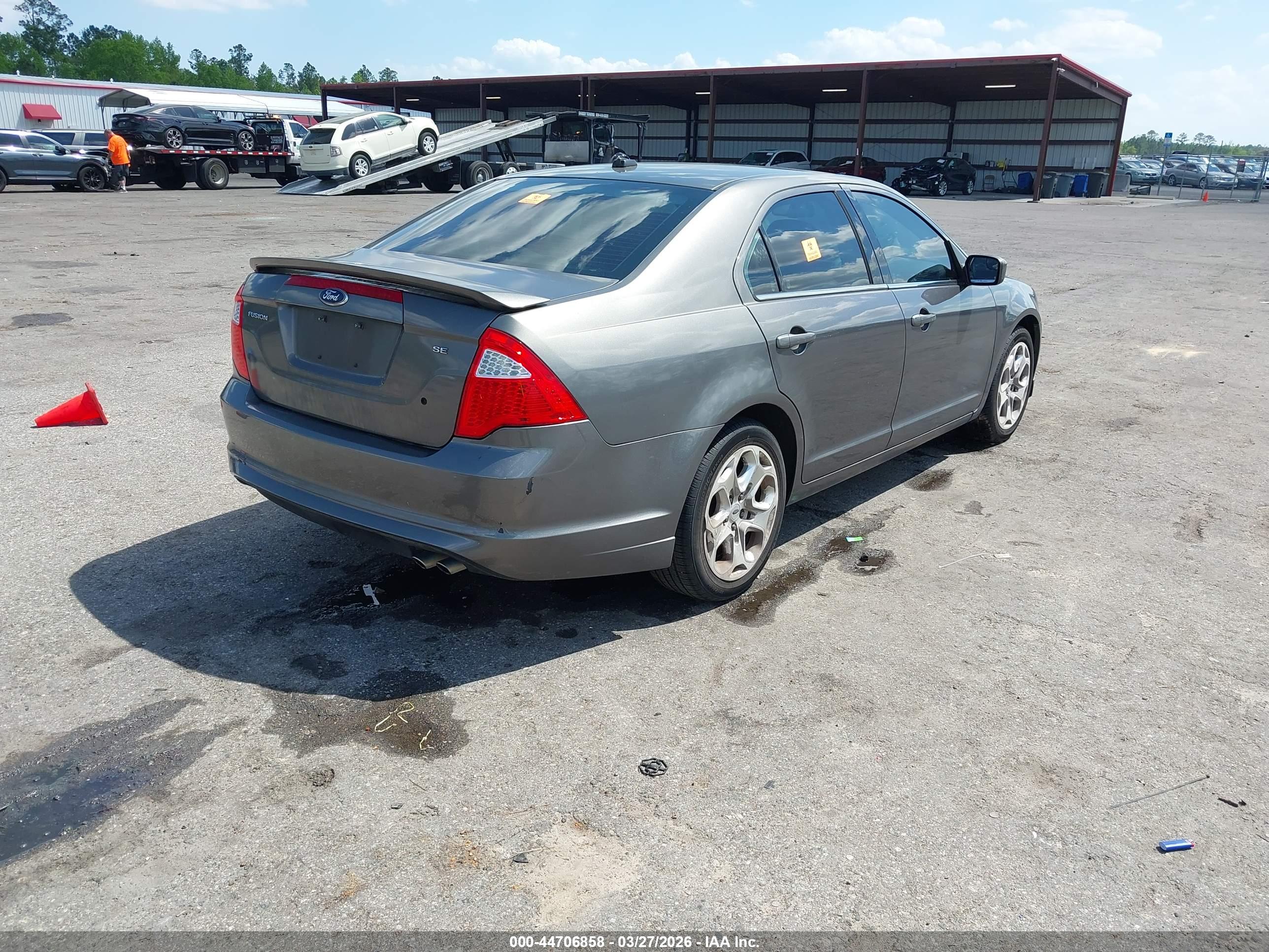FORD FUSION image 4