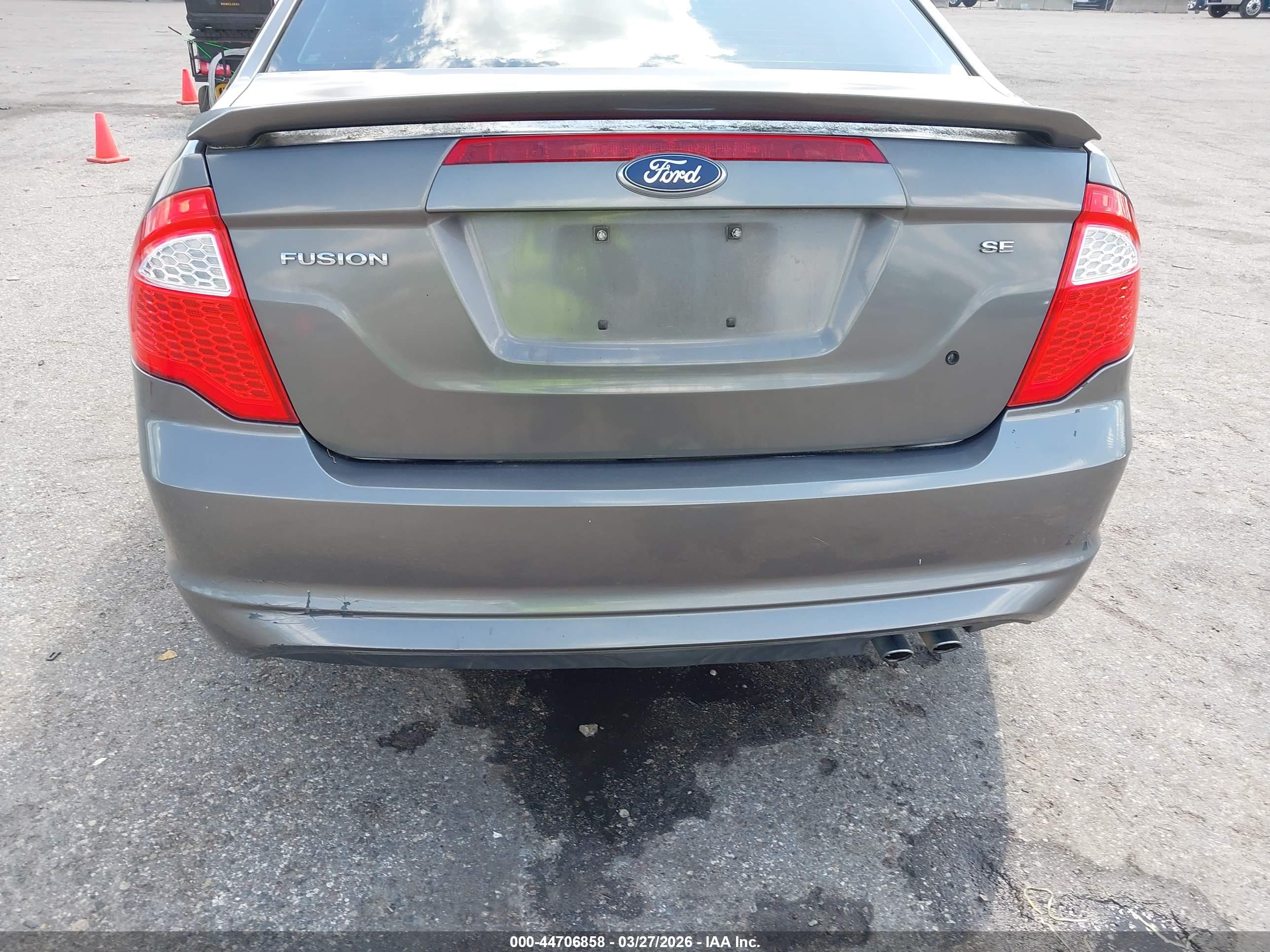 FORD FUSION image 6