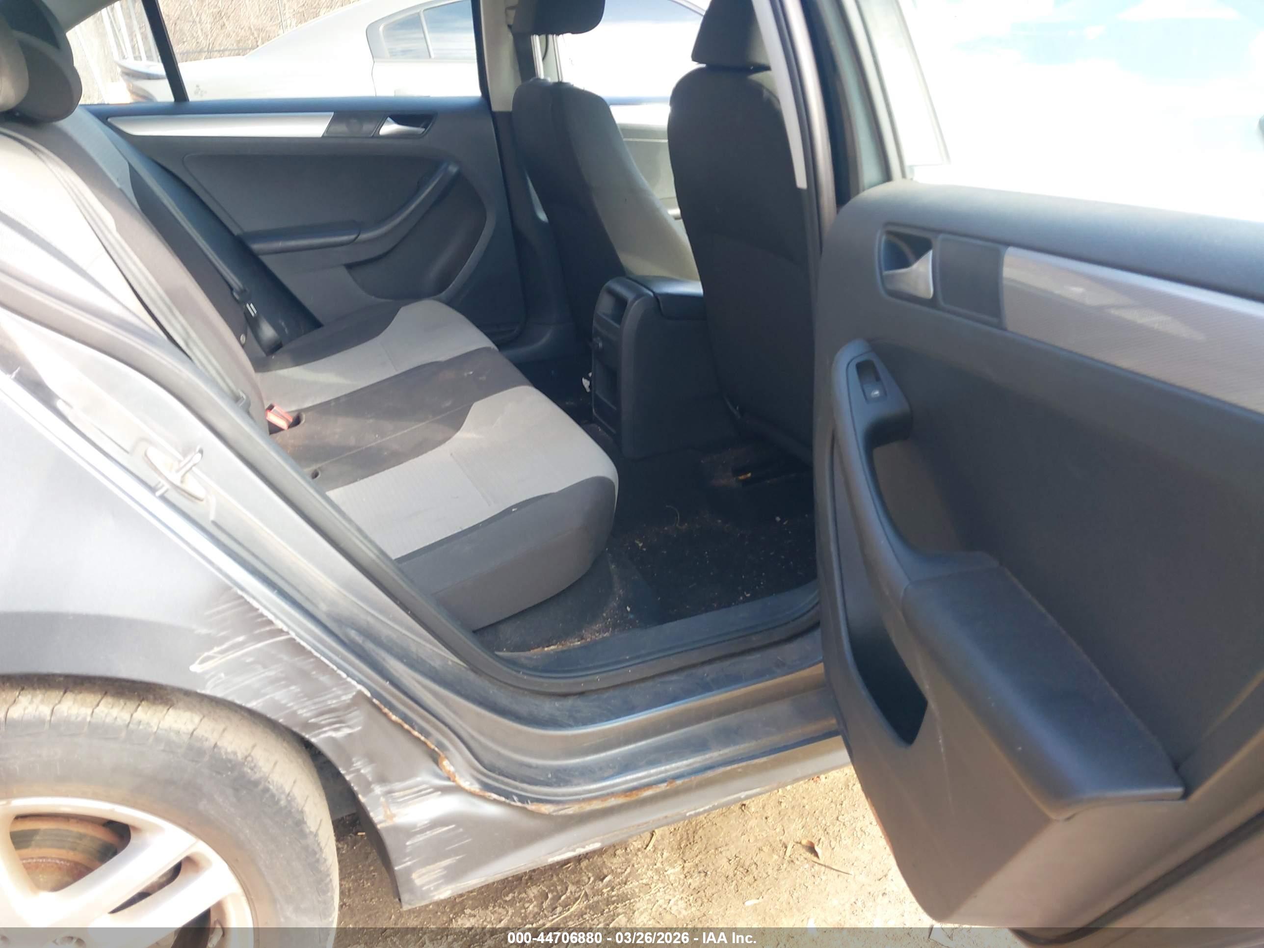 VOLKSWAGEN JETTA image 8