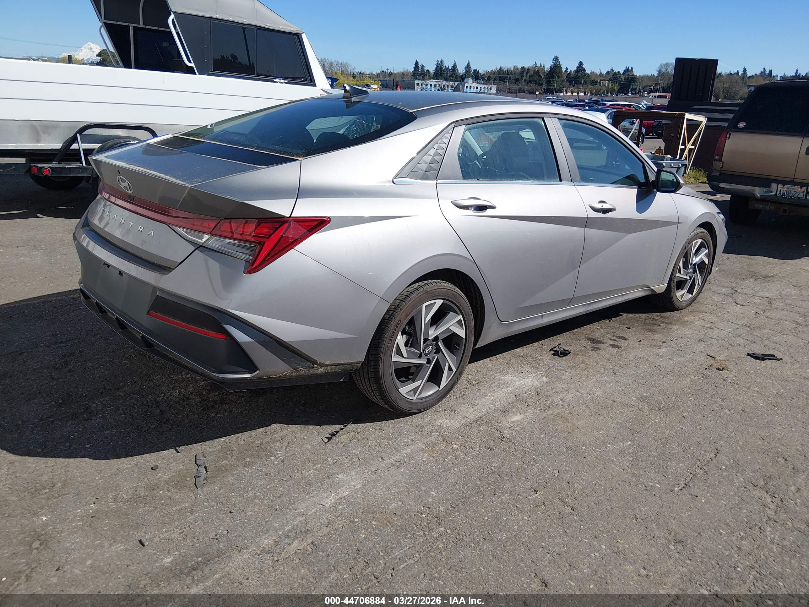 HYUNDAI ELANTRA image 4