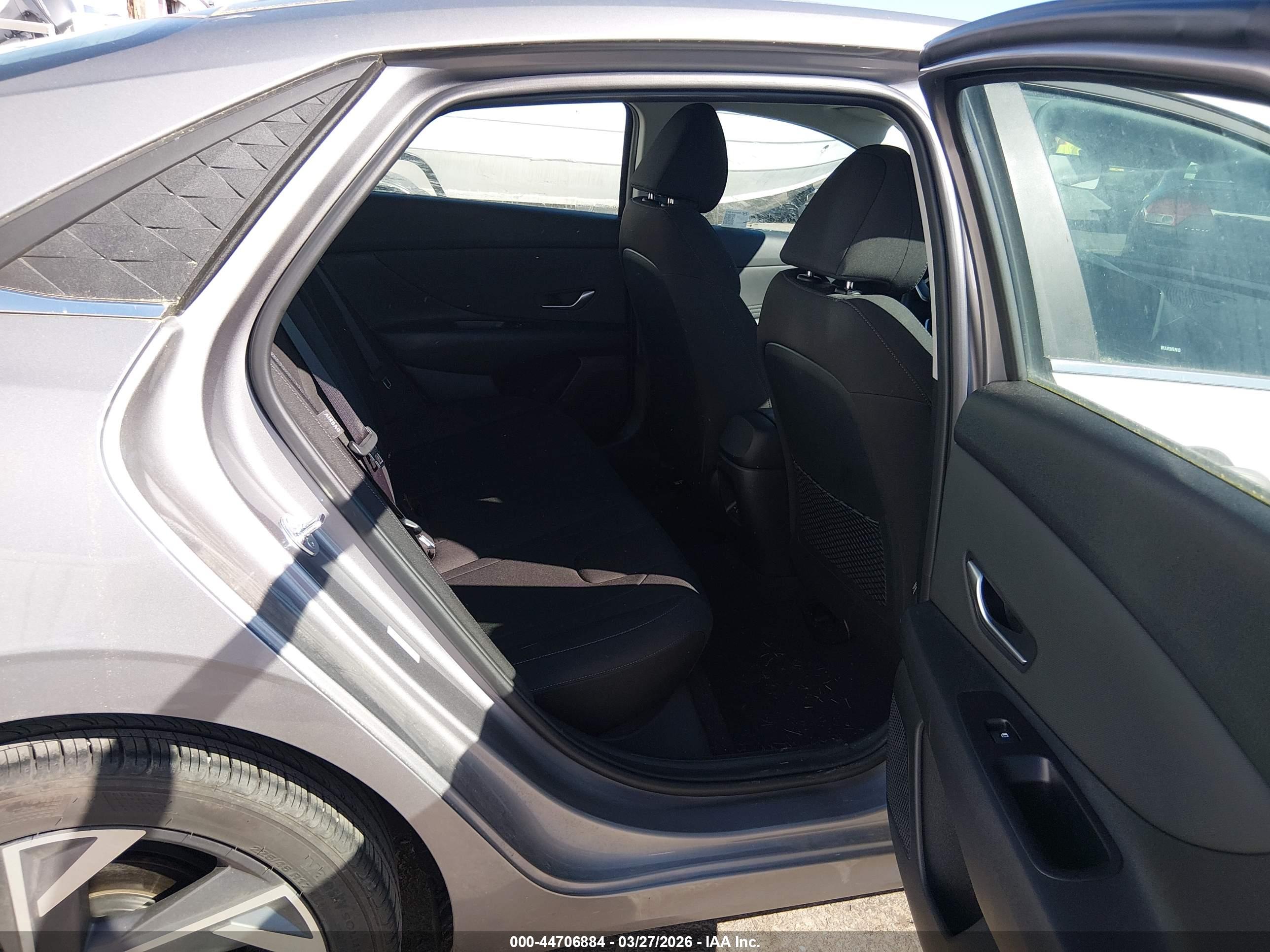 HYUNDAI ELANTRA image 8