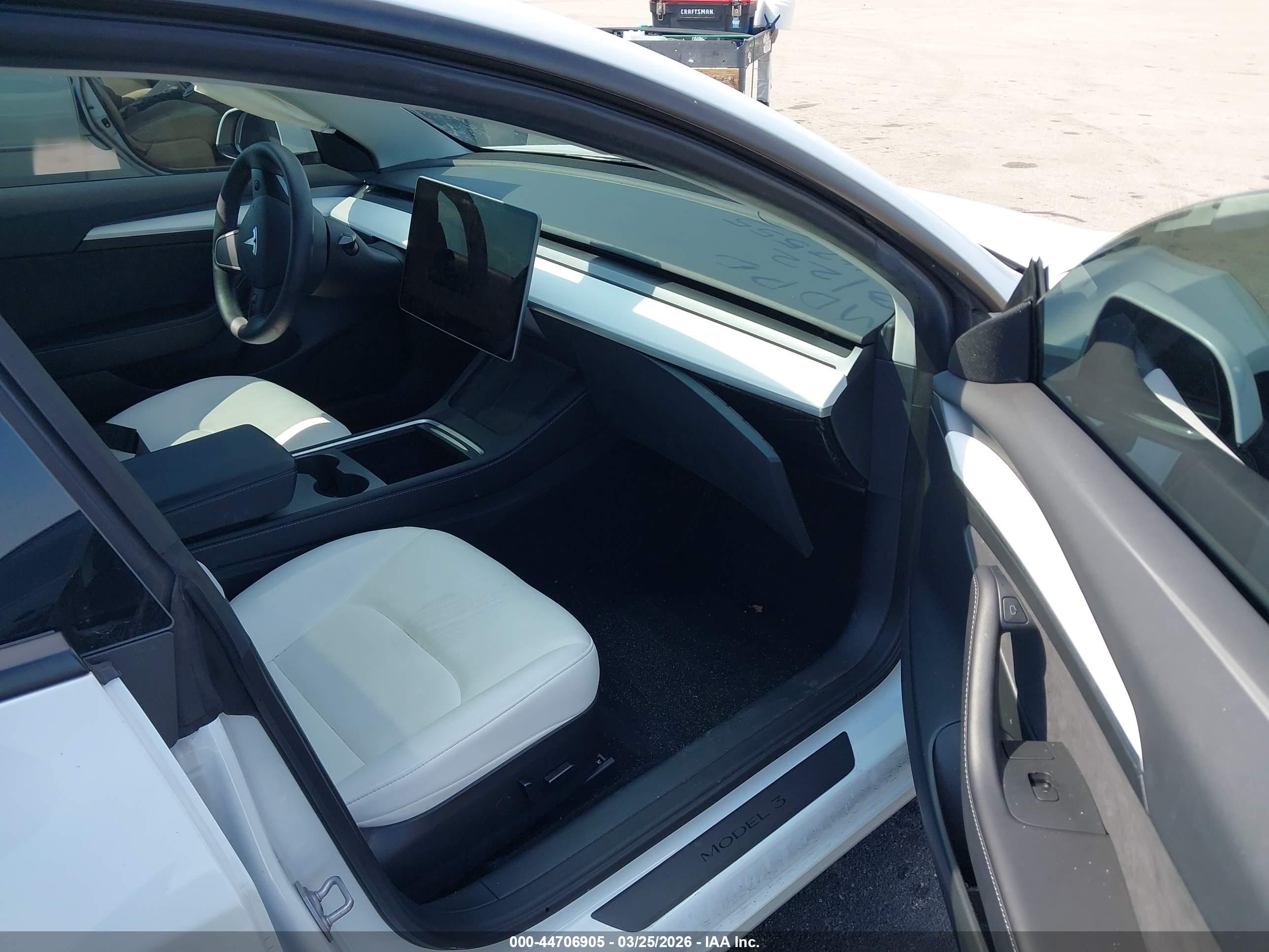 TESLA MODEL image 5