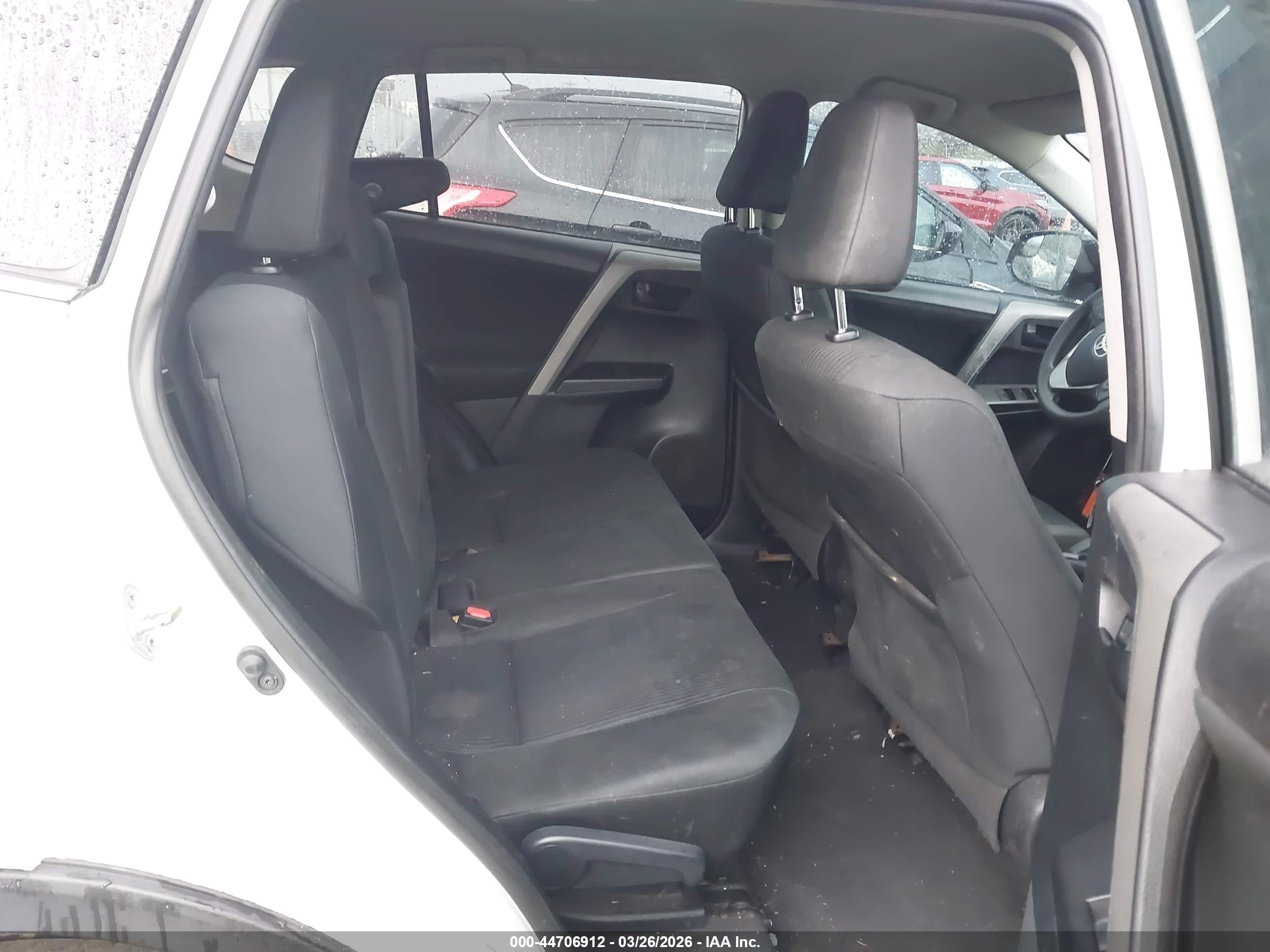 TOYOTA RAV4 image 8
