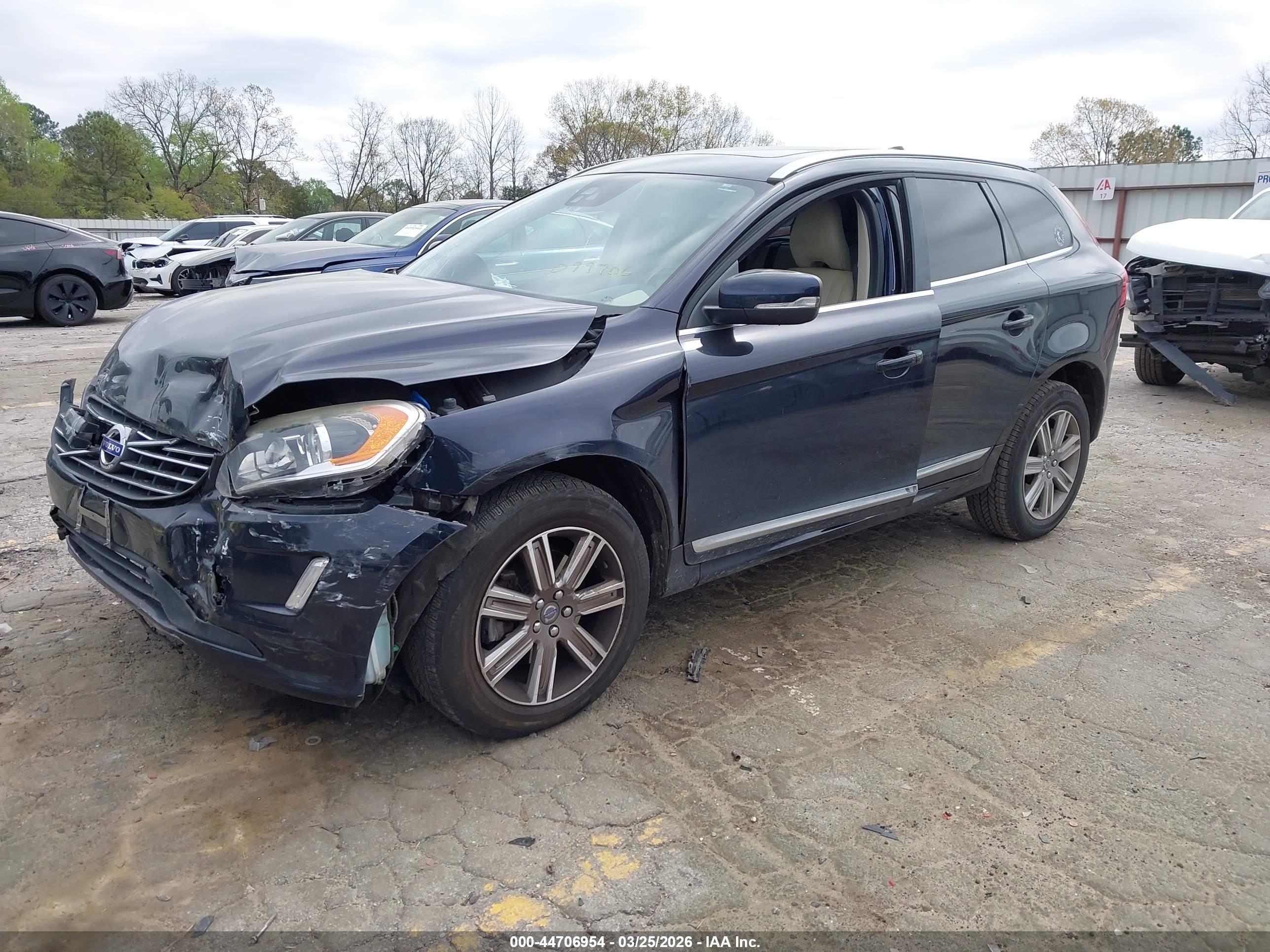 VOLVO XC60 image 2
