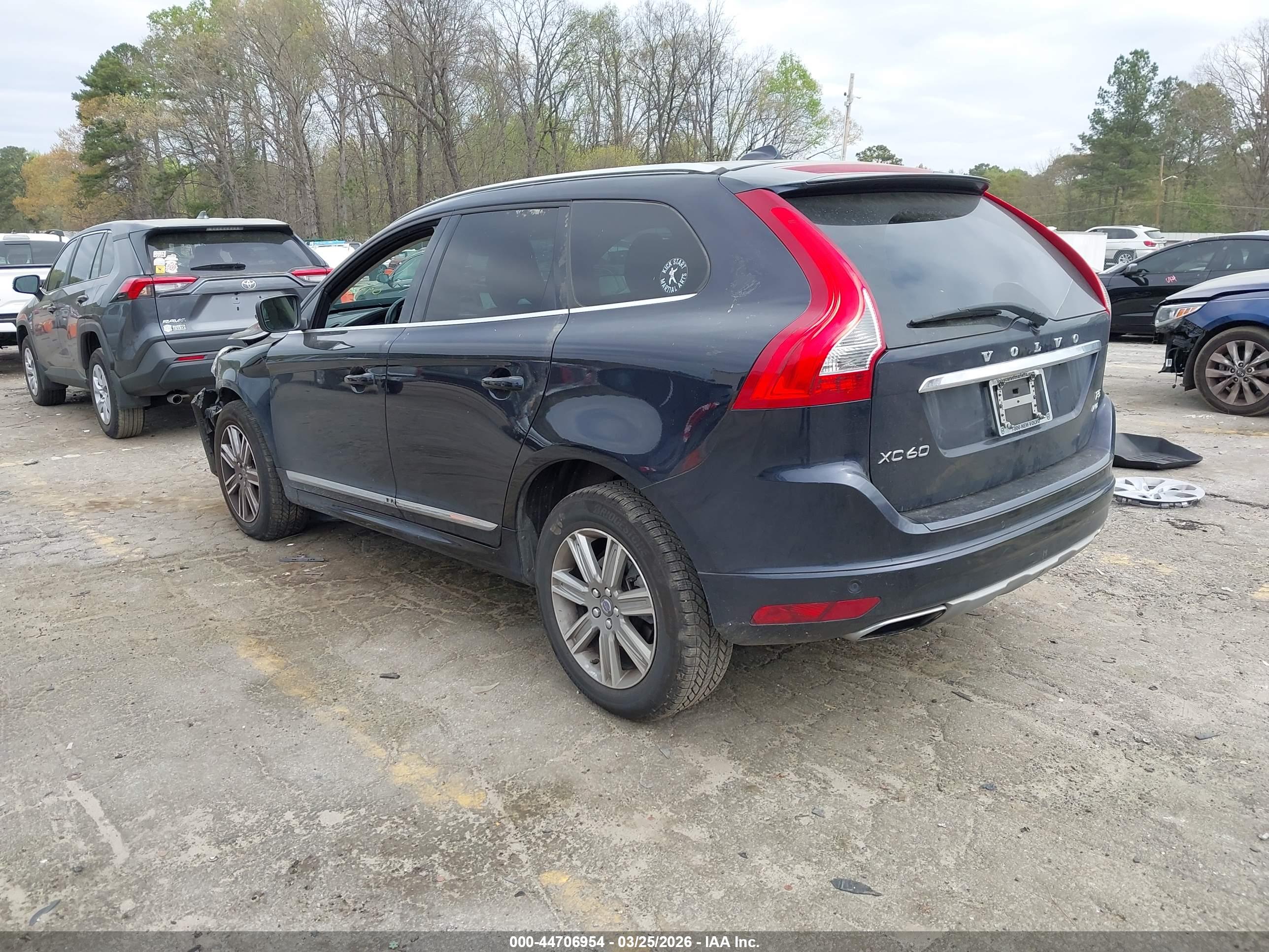 VOLVO XC60 image 3