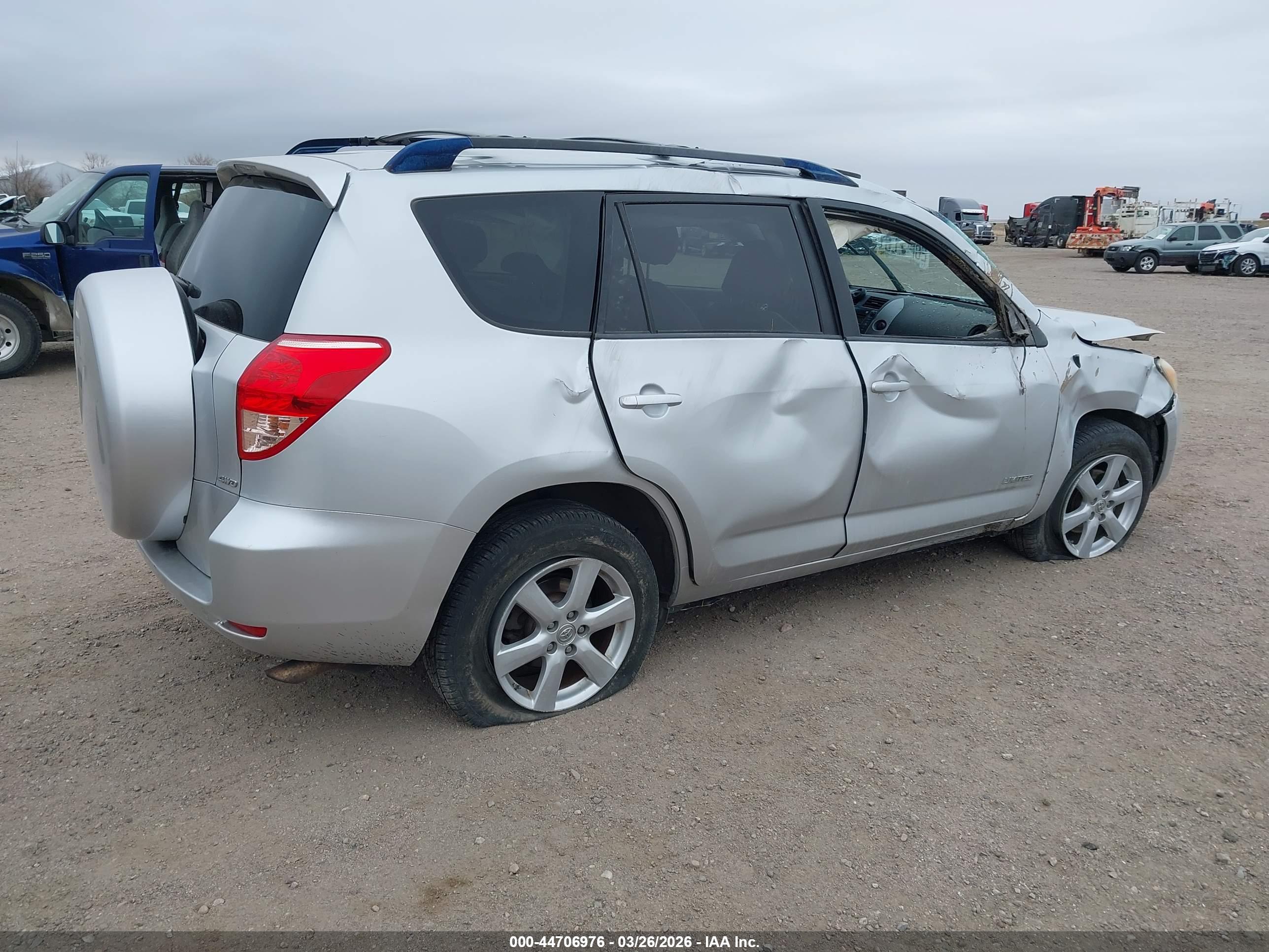TOYOTA RAV4 image 4