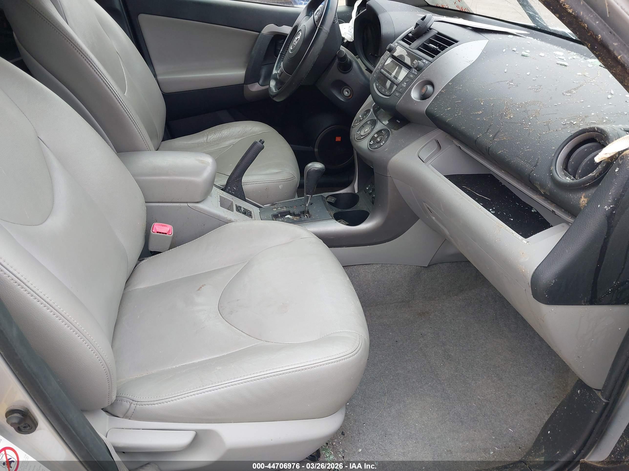 TOYOTA RAV4 image 5