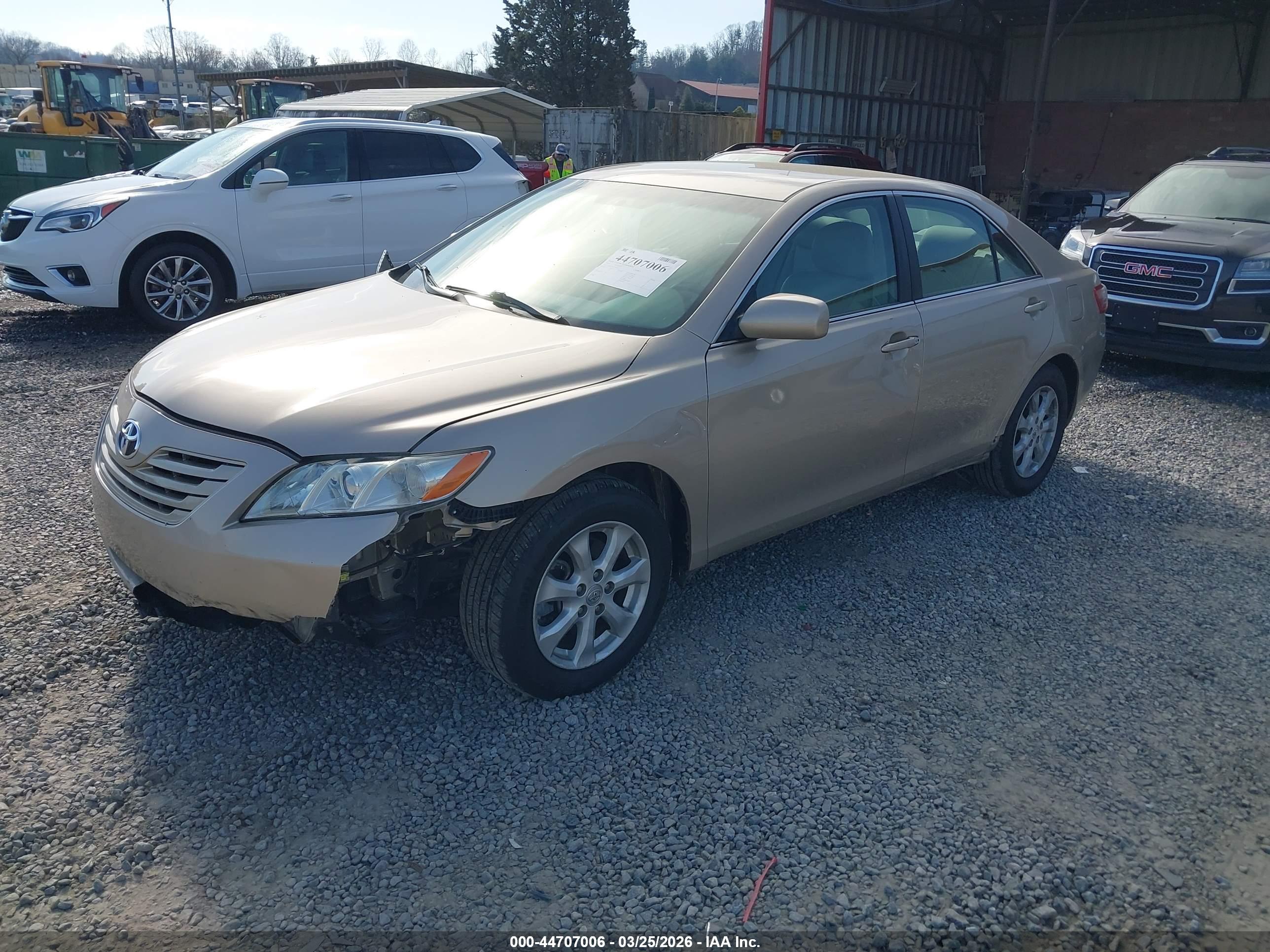 TOYOTA CAMRY image 2
