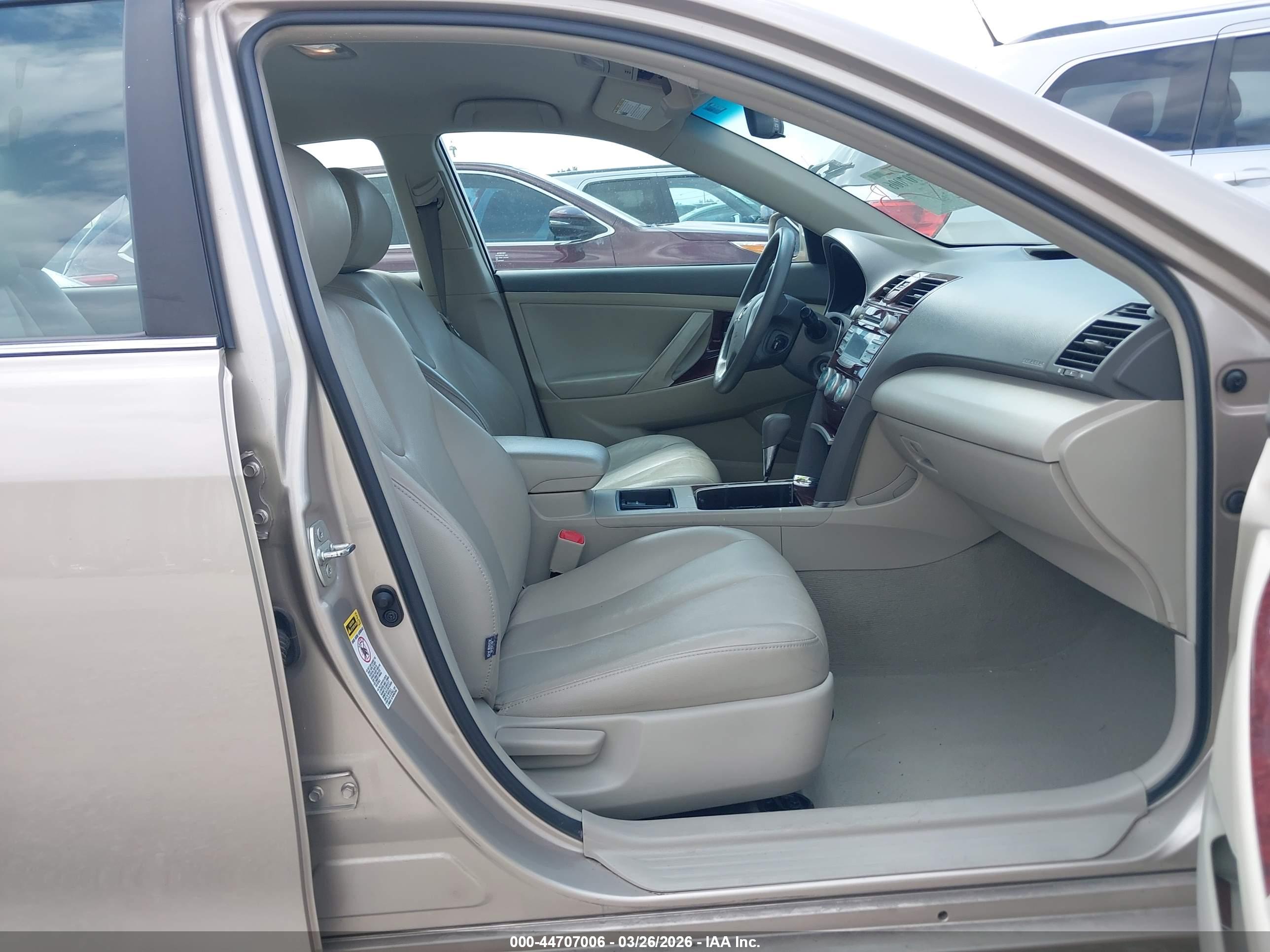 TOYOTA CAMRY image 5