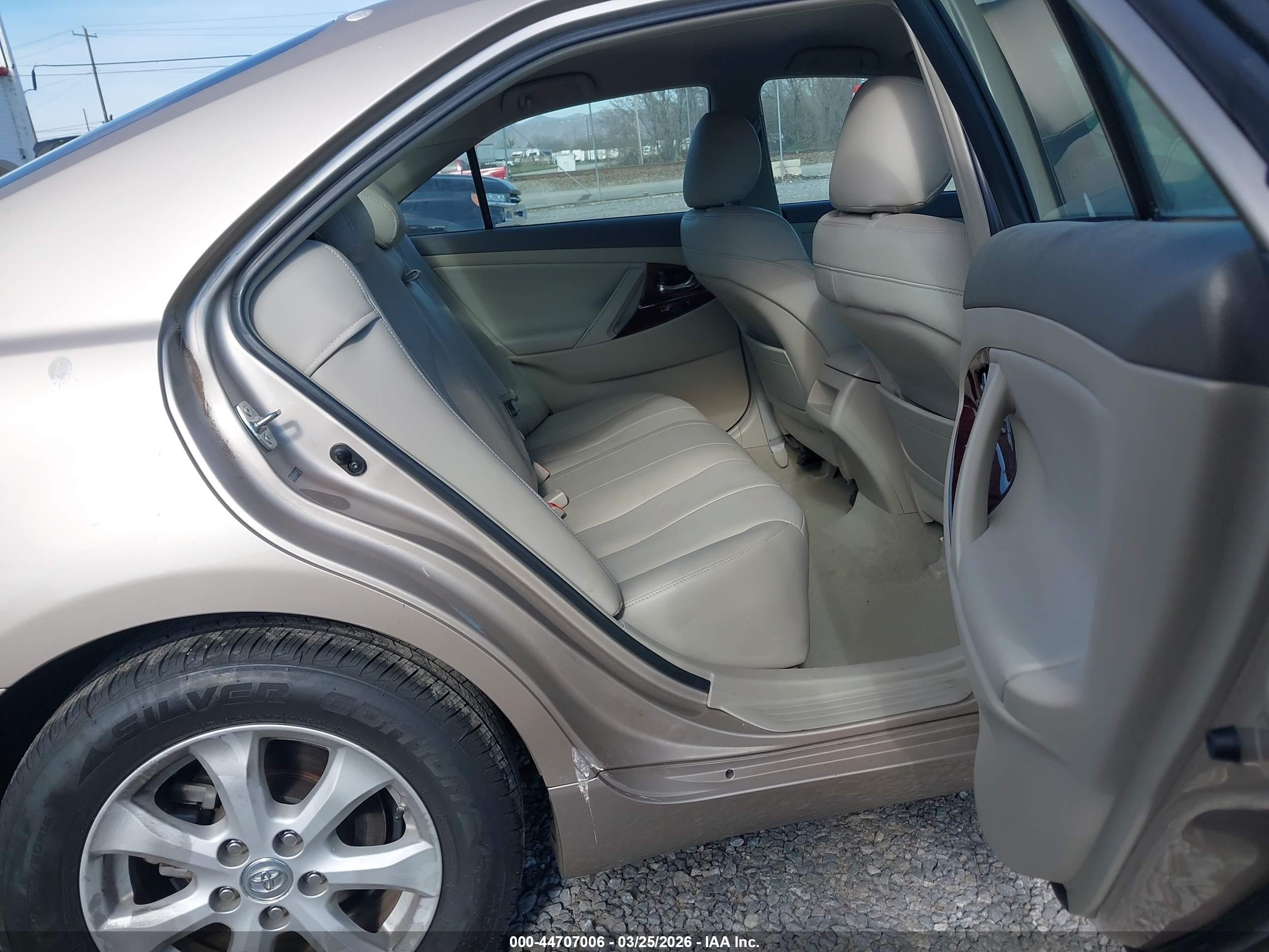 TOYOTA CAMRY image 8