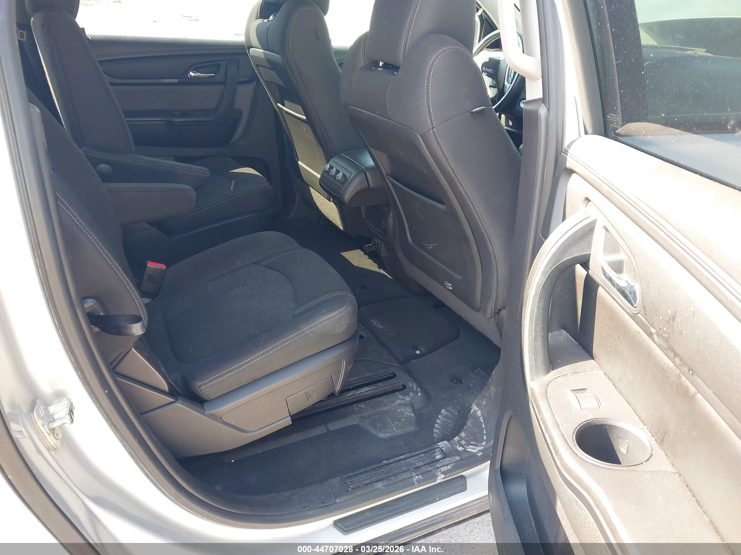 GMC ACADIA image 8