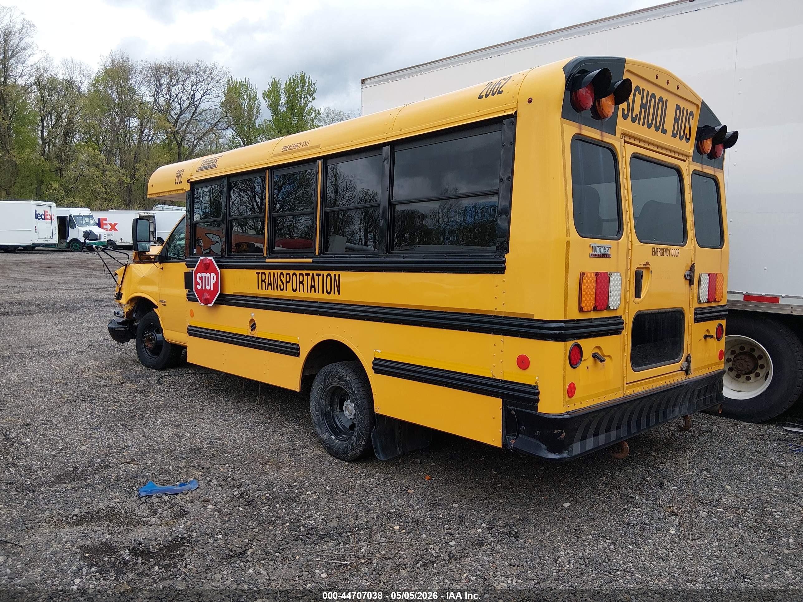 CHEVROLET EXPRESS image 3