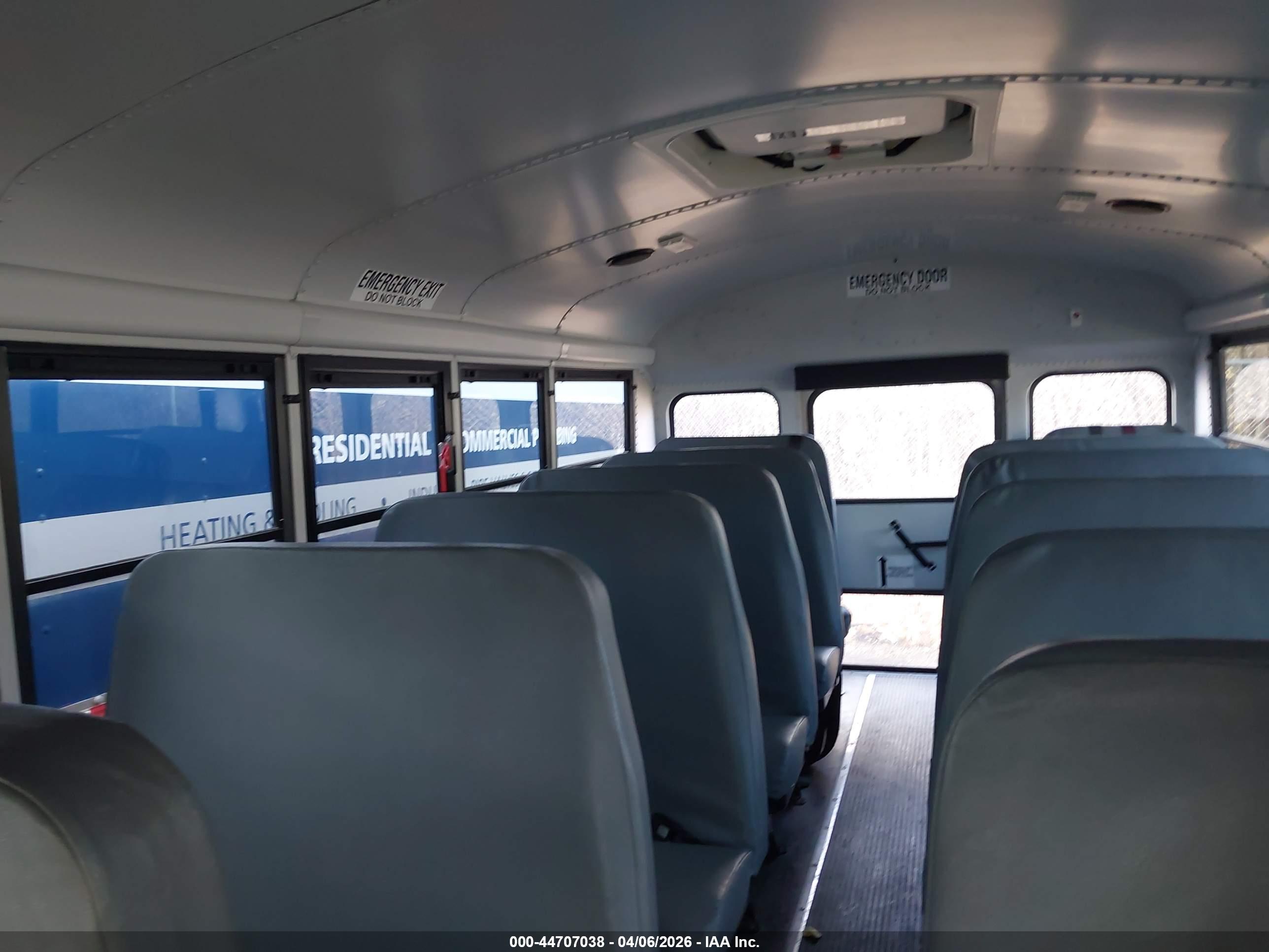 CHEVROLET EXPRESS image 7