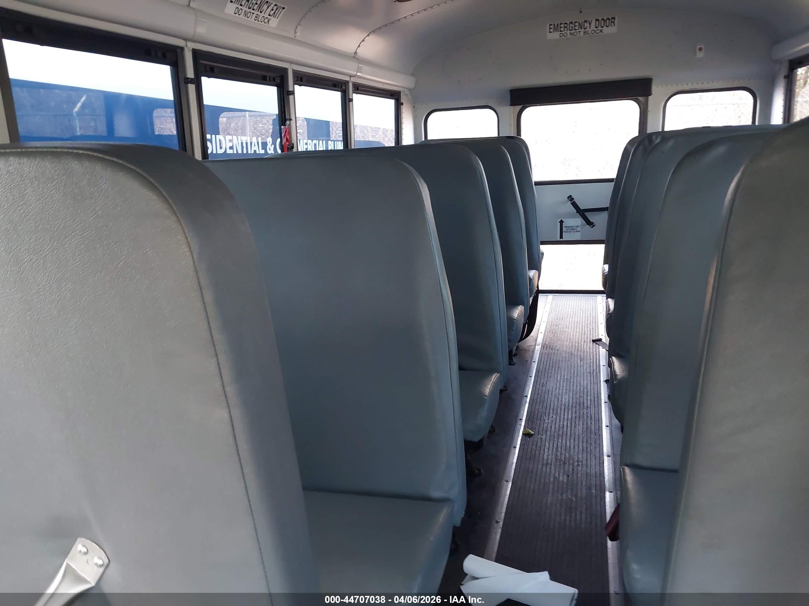 CHEVROLET EXPRESS image 8