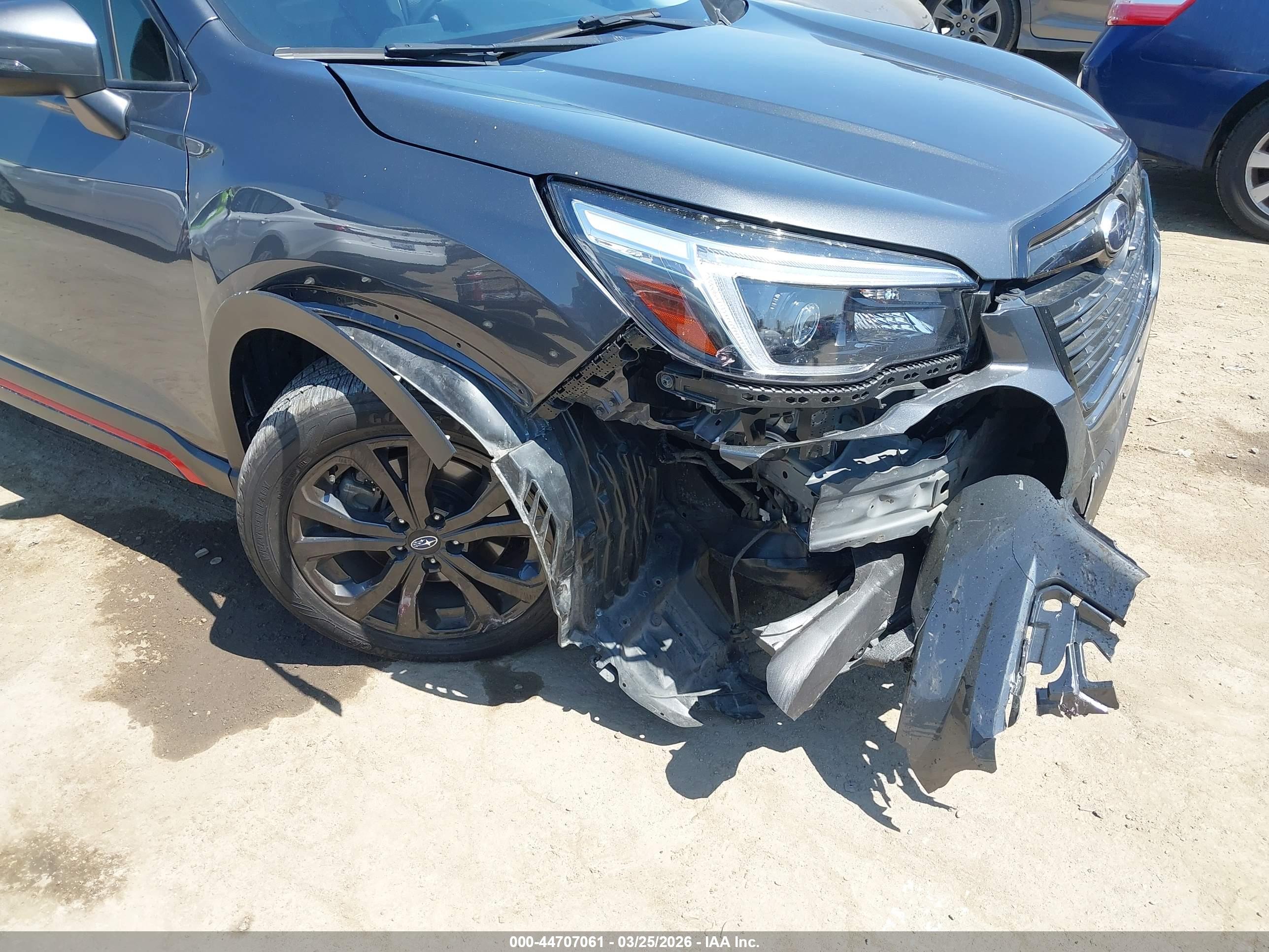 SUBARU FORESTER image 6