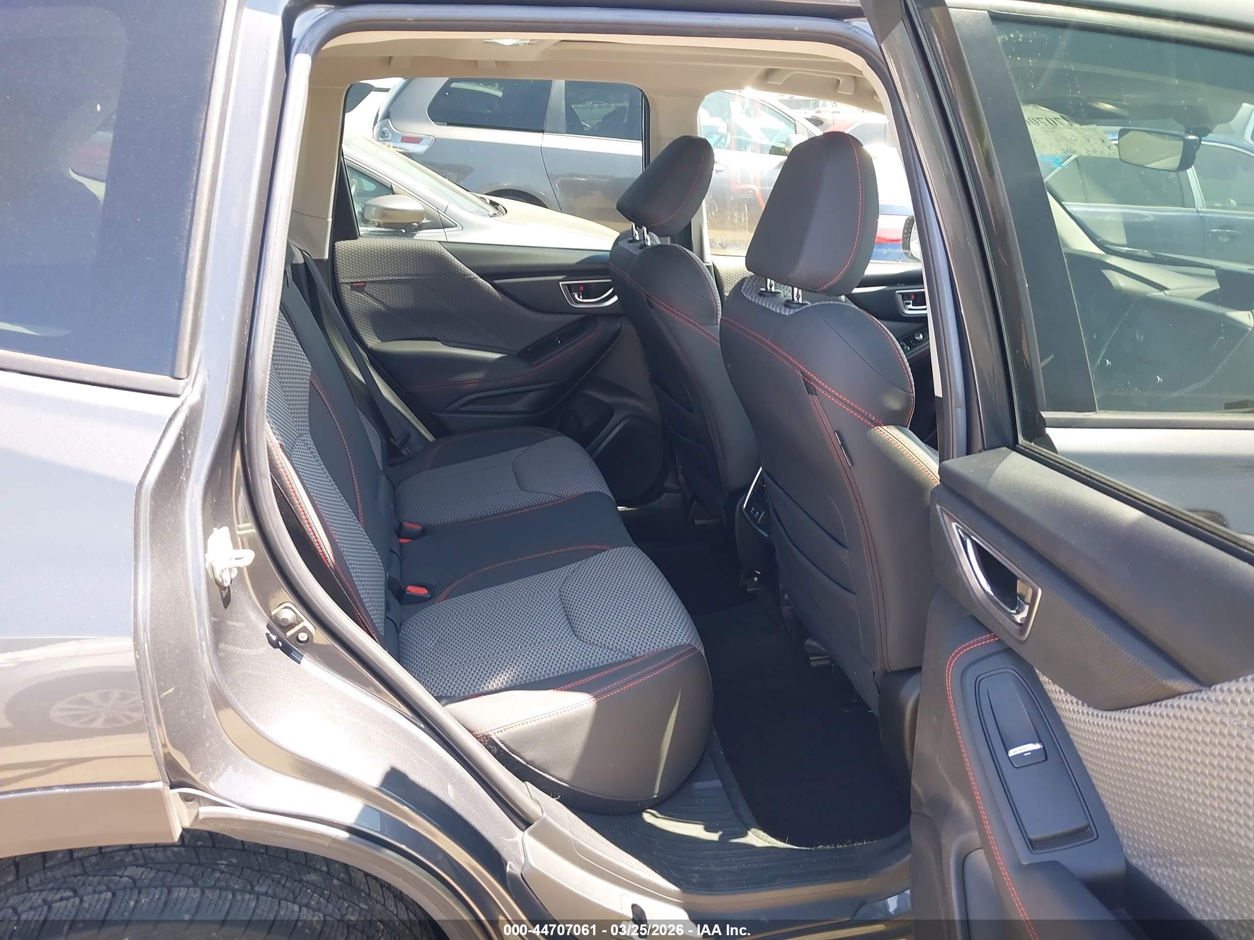SUBARU FORESTER image 8