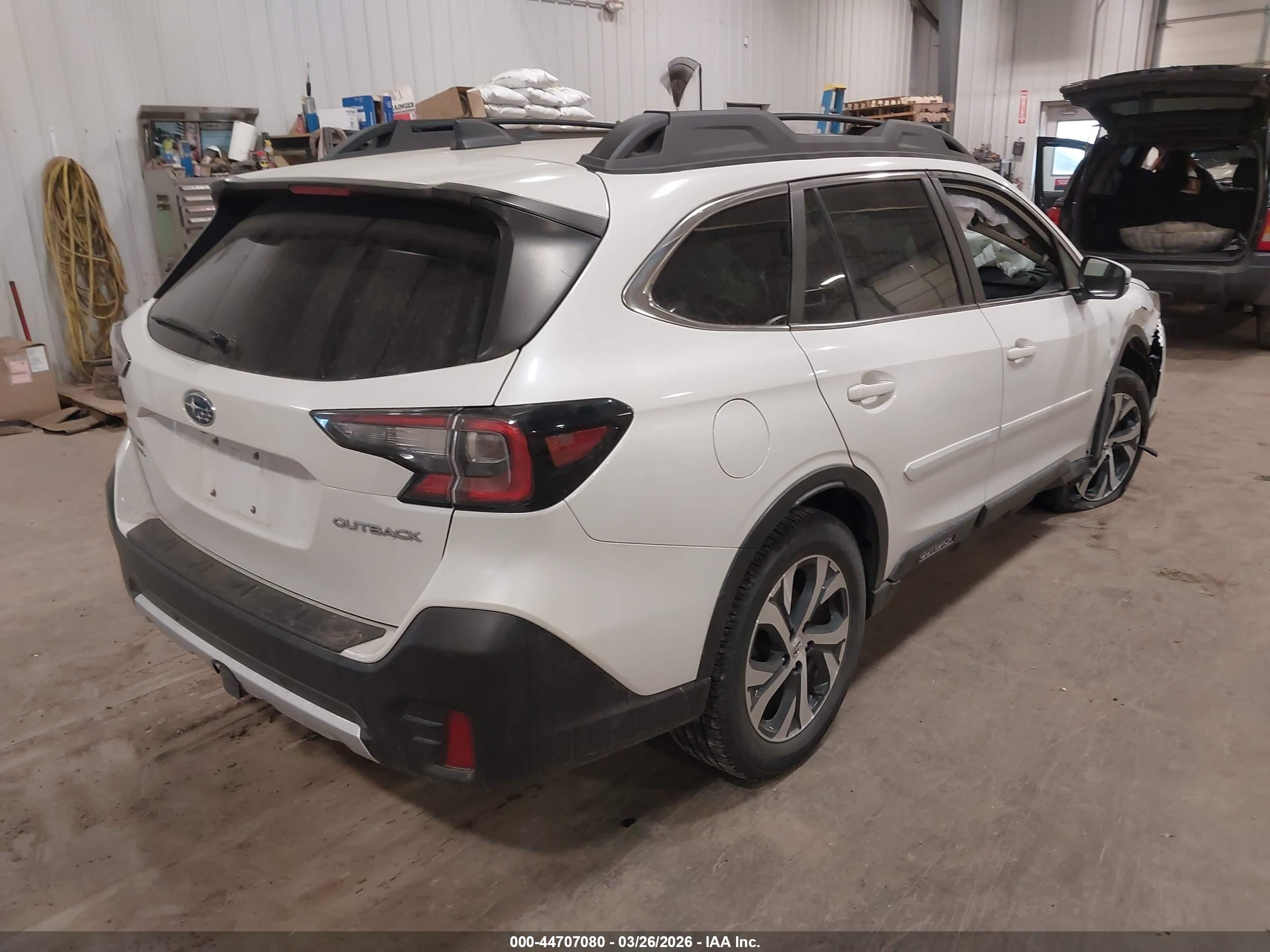 SUBARU OUTBACK image 4