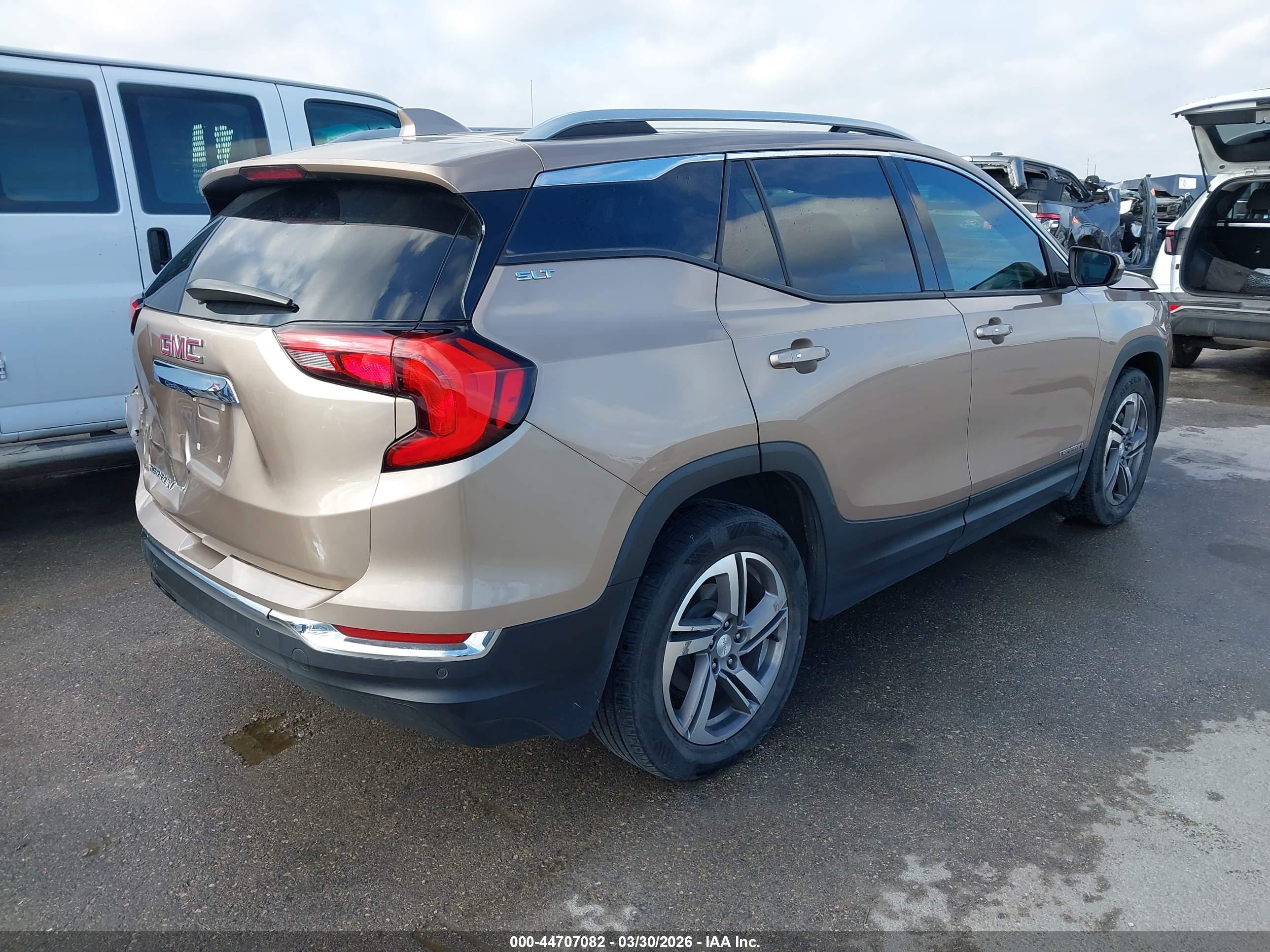 GMC TERRAIN image 4