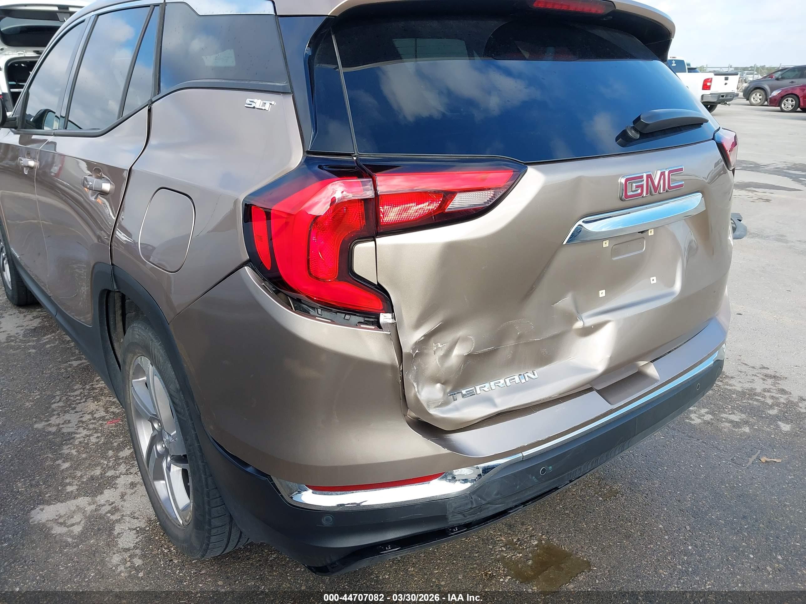 GMC TERRAIN image 6