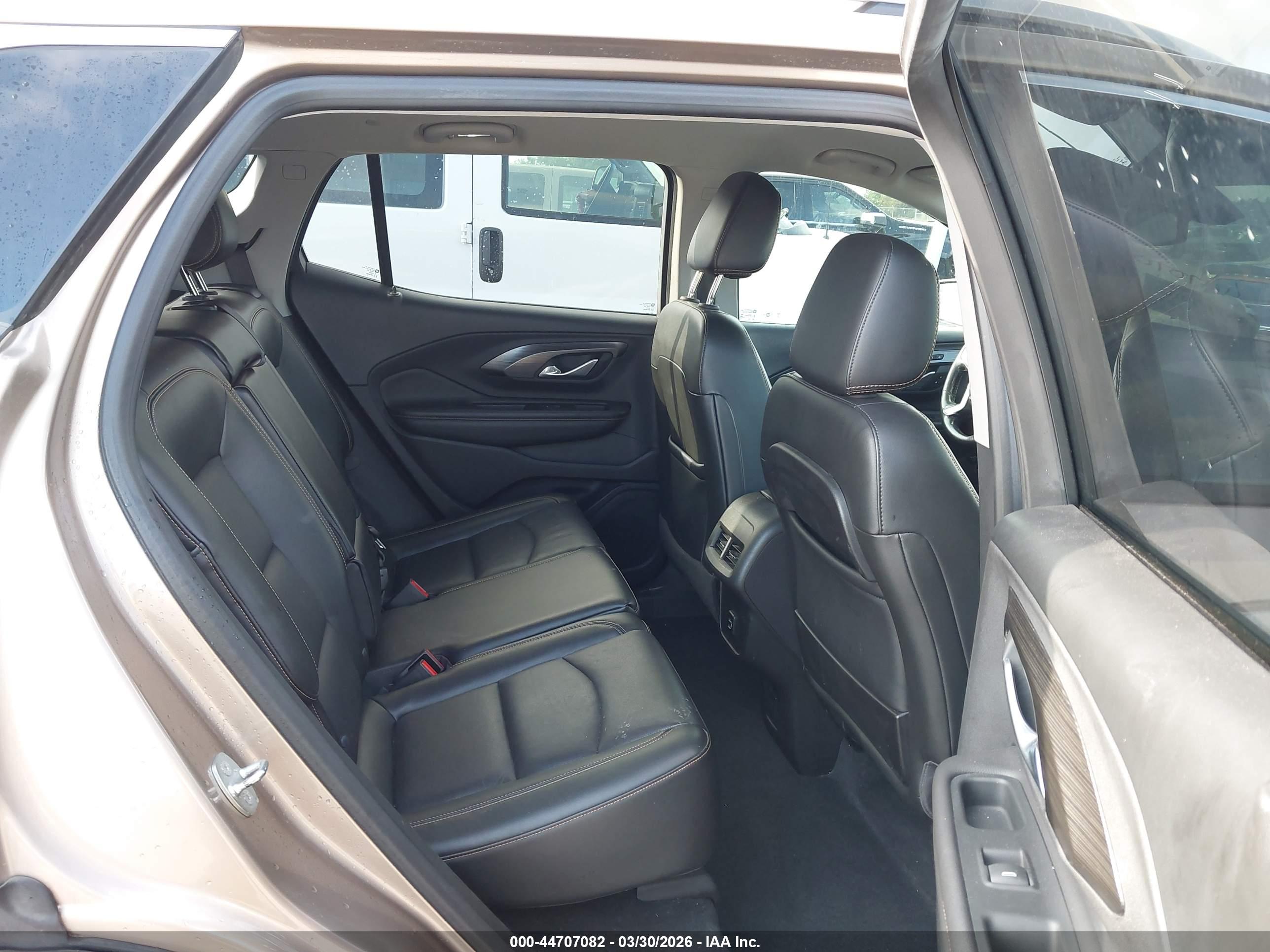 GMC TERRAIN image 8