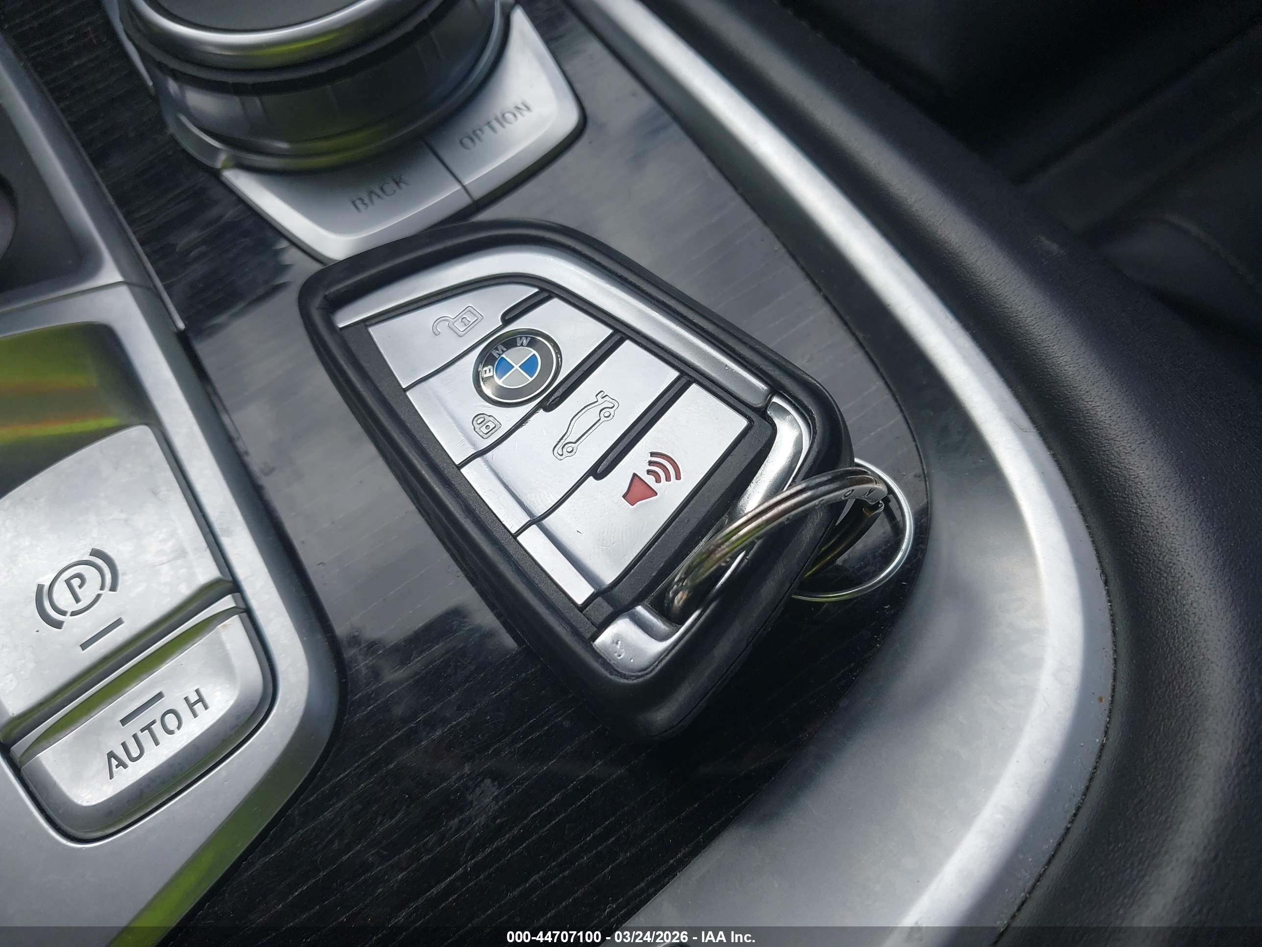 BMW 750I image 11