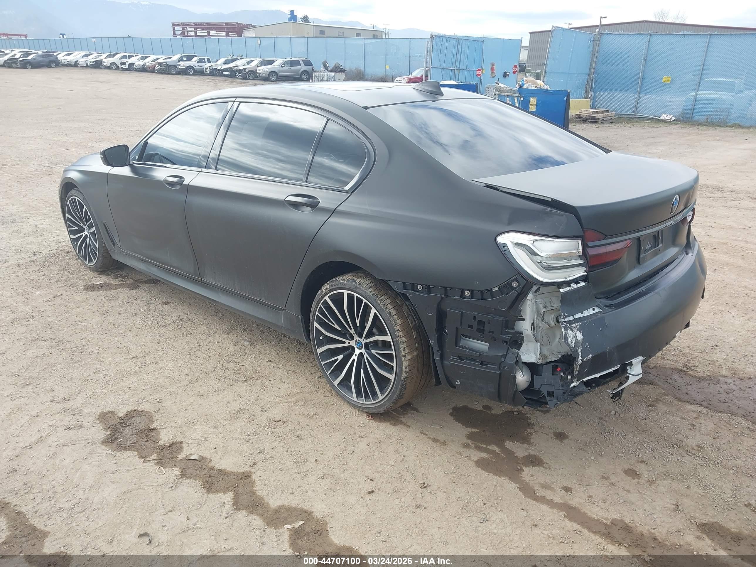 BMW 750I image 3