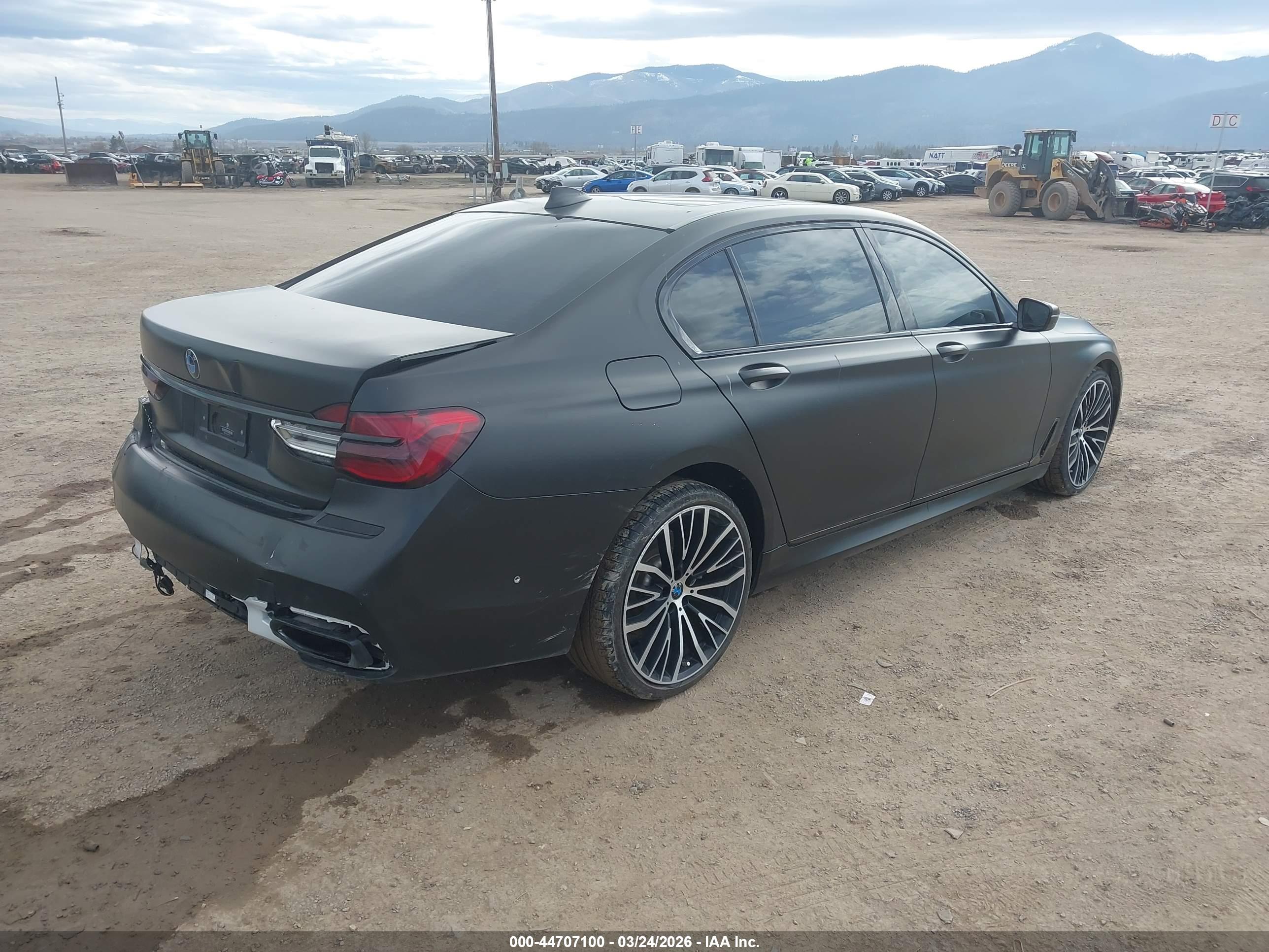 BMW 750I image 4