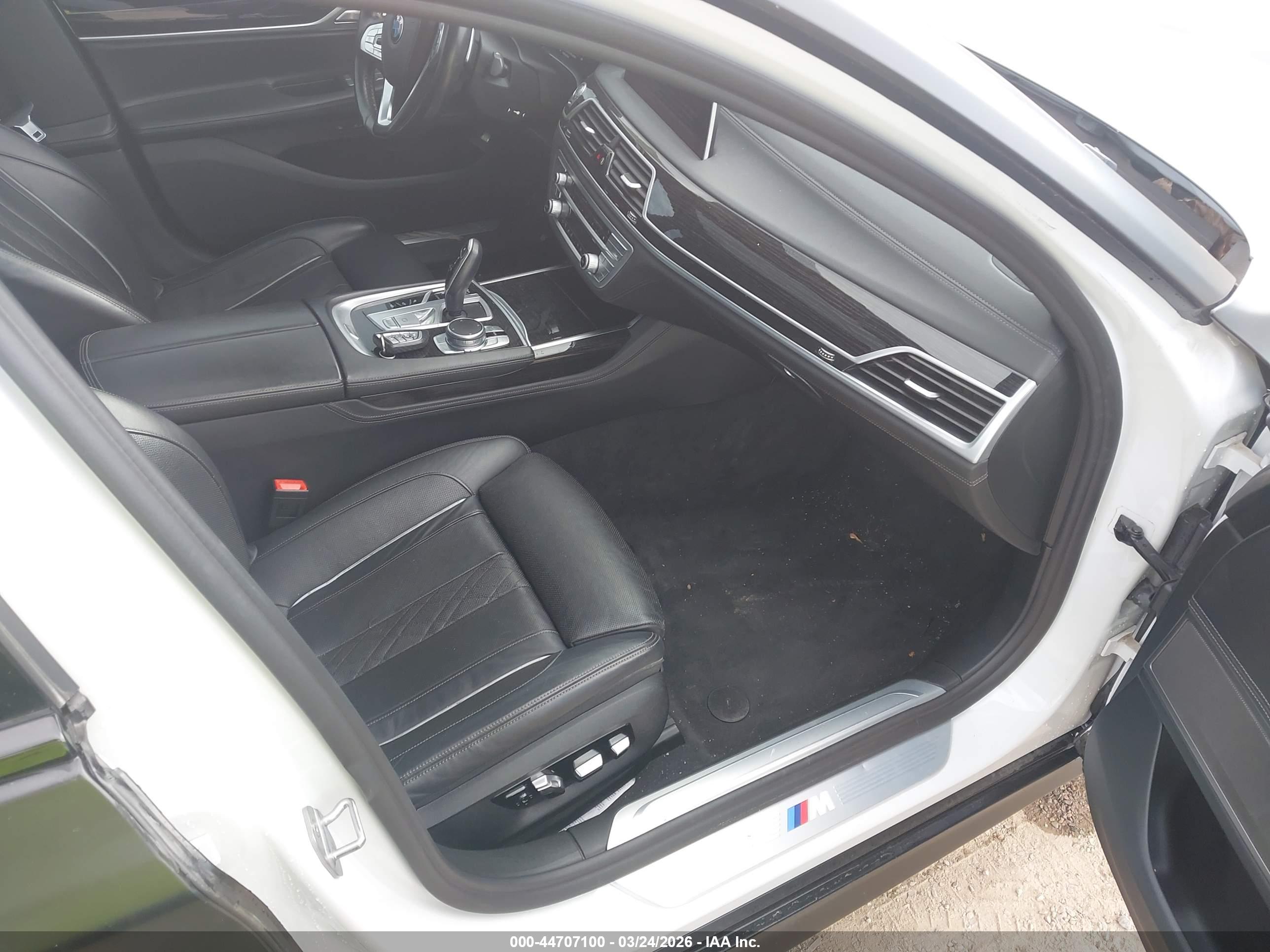 BMW 750I image 5