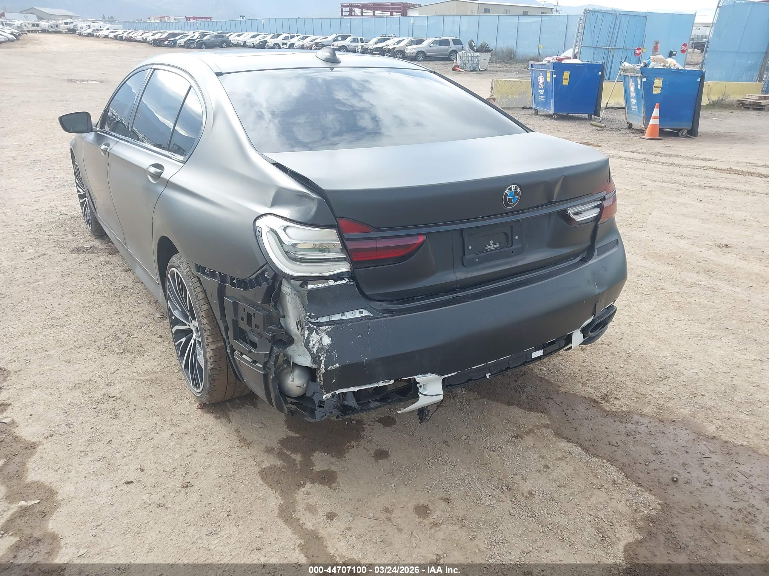 BMW 750I image 6