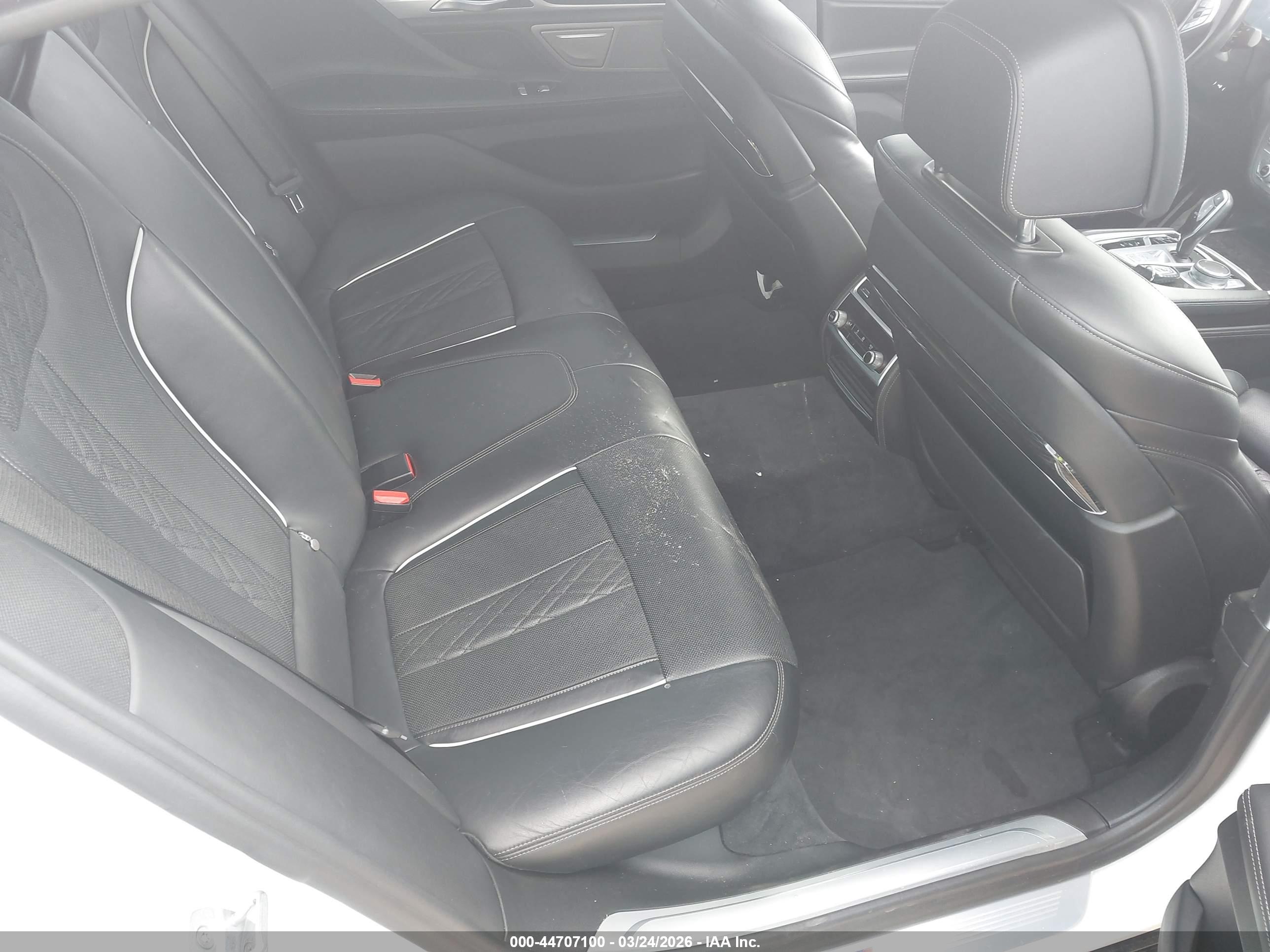 BMW 750I image 8