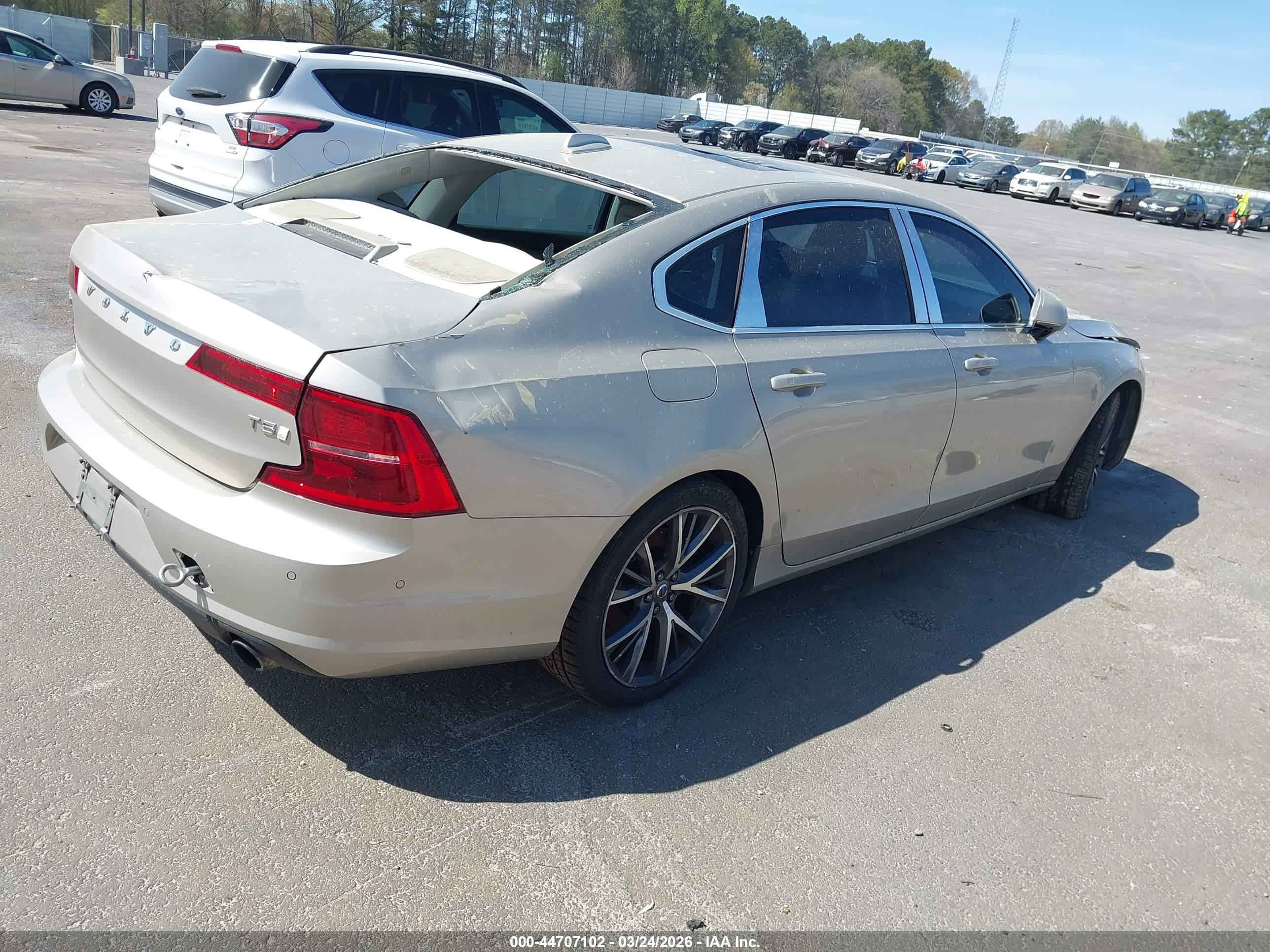 VOLVO S90 image 4