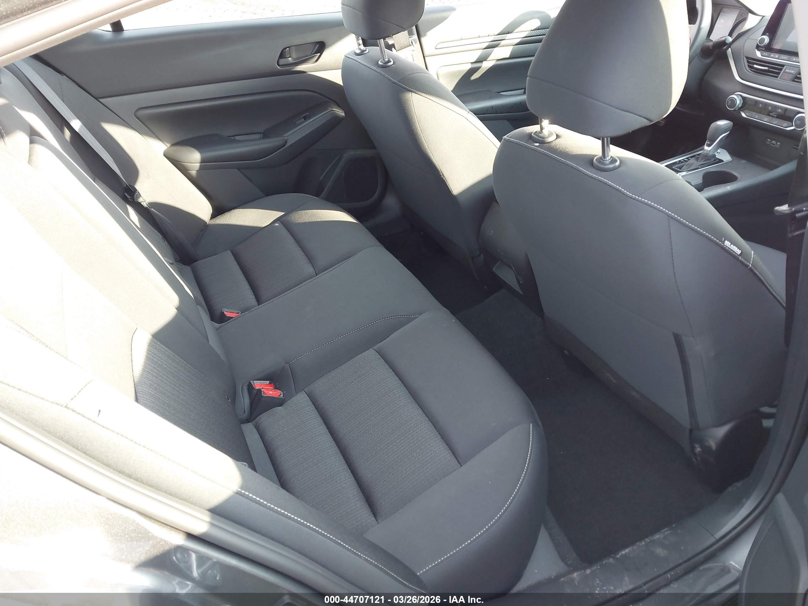 NISSAN ALTIMA image 8